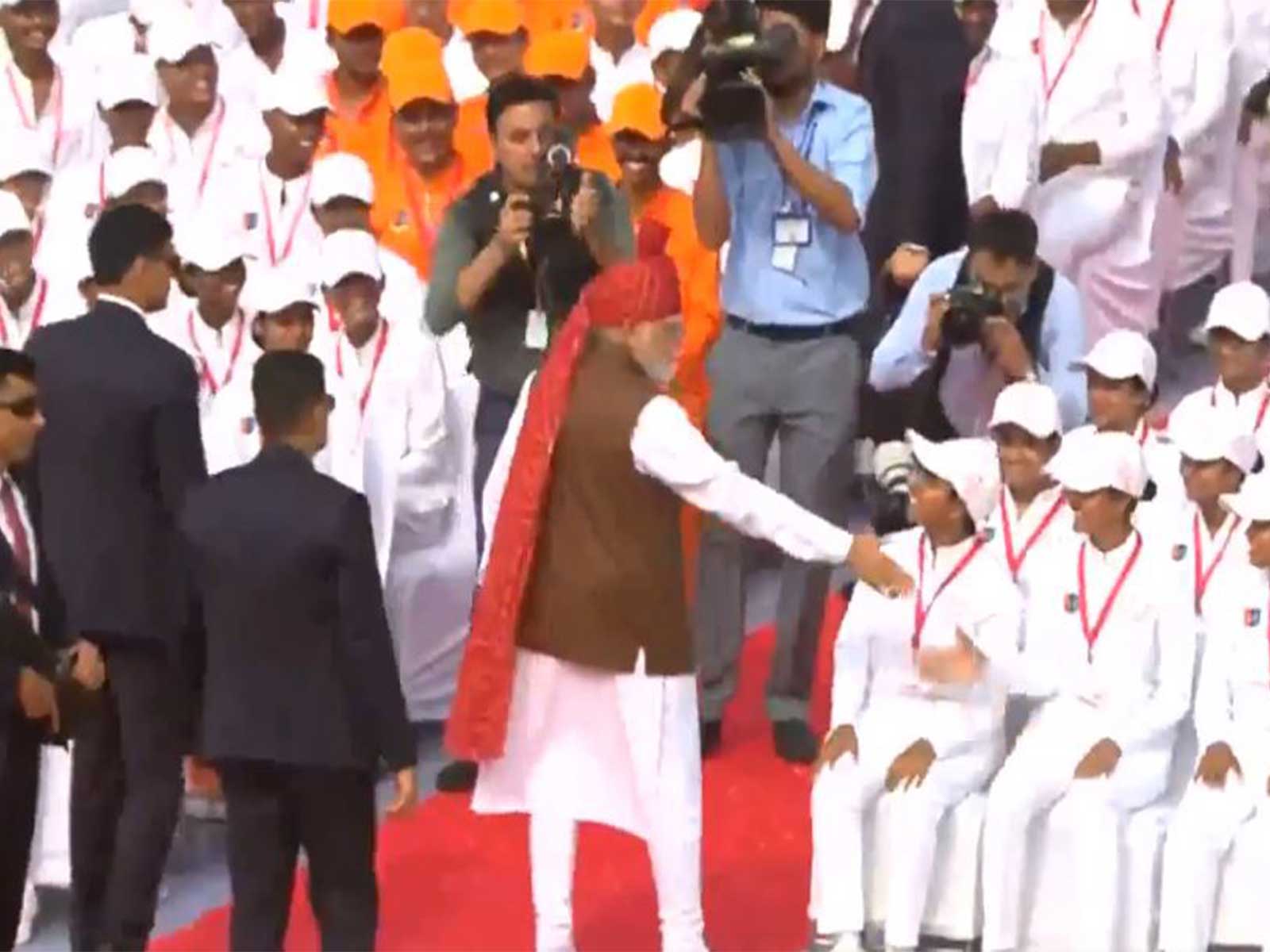 PM Modi meets children who came to the Red Fort for the Prime Minister's address on India's 69th Independence Day. ( Photo: ANI/X)