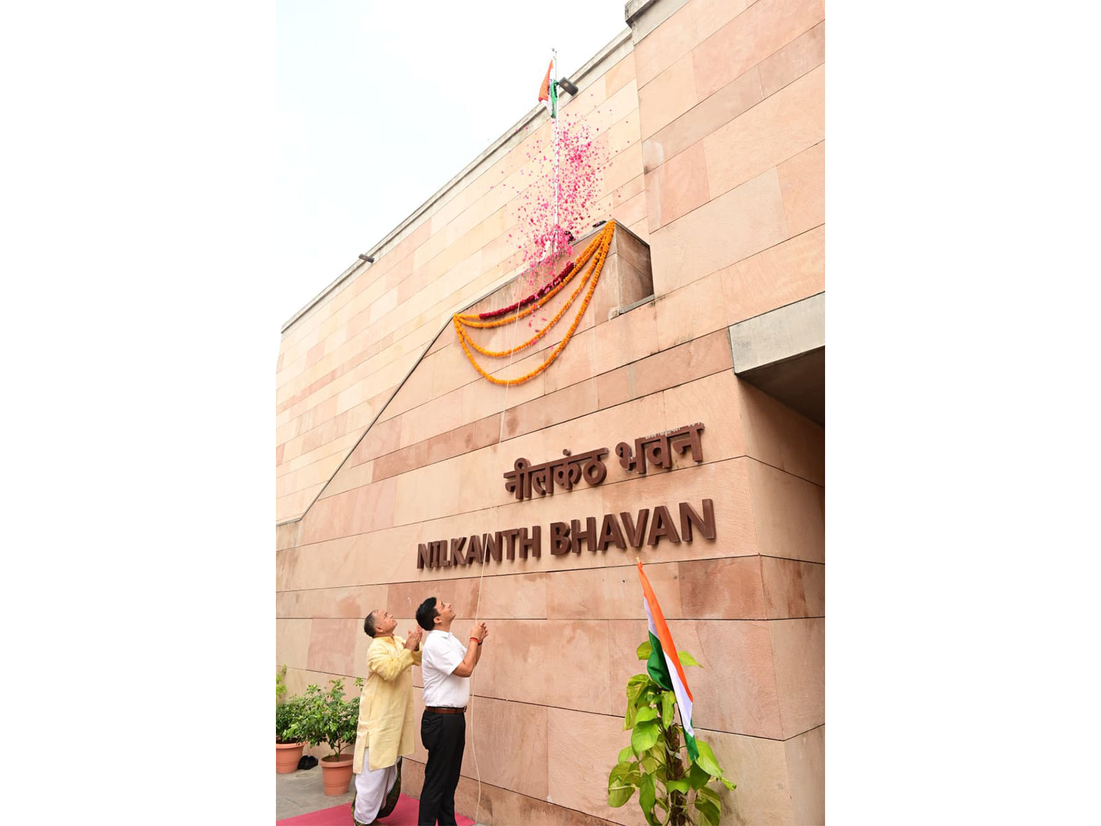 Tricolour hoisted at Kashi Vishwanath Dham (Photo: Shri Kashi Vishwanath Mandir)