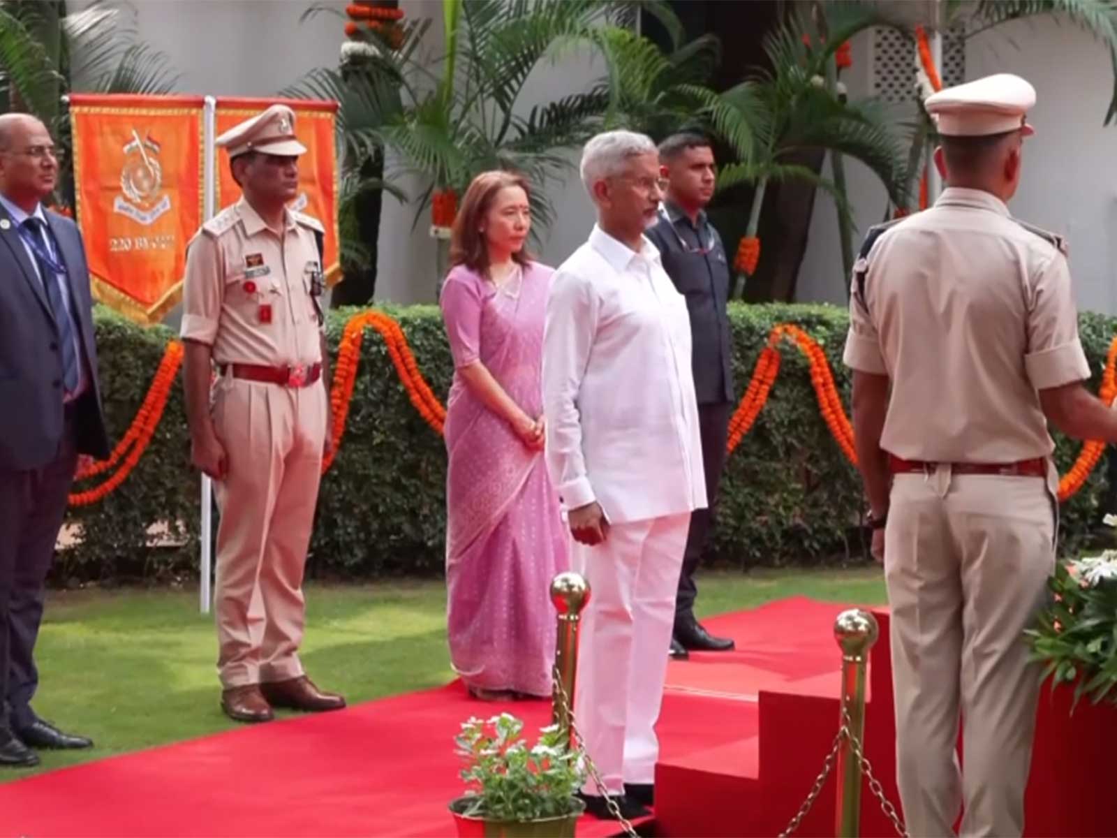 EAM hoisted the national flag at his official residence as part of the Independence Day celebrations (Photo/ANI)