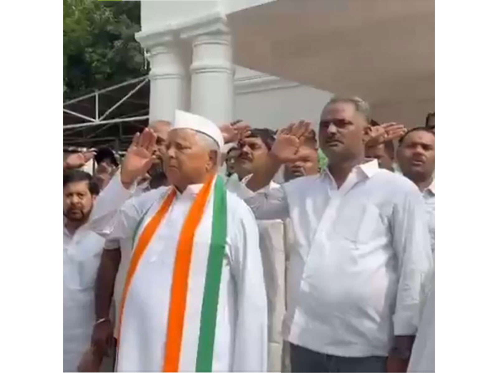 RJD chief Lalu Yadav participates in Independence Day celebrations at party office in Patna (Photo:ANI)