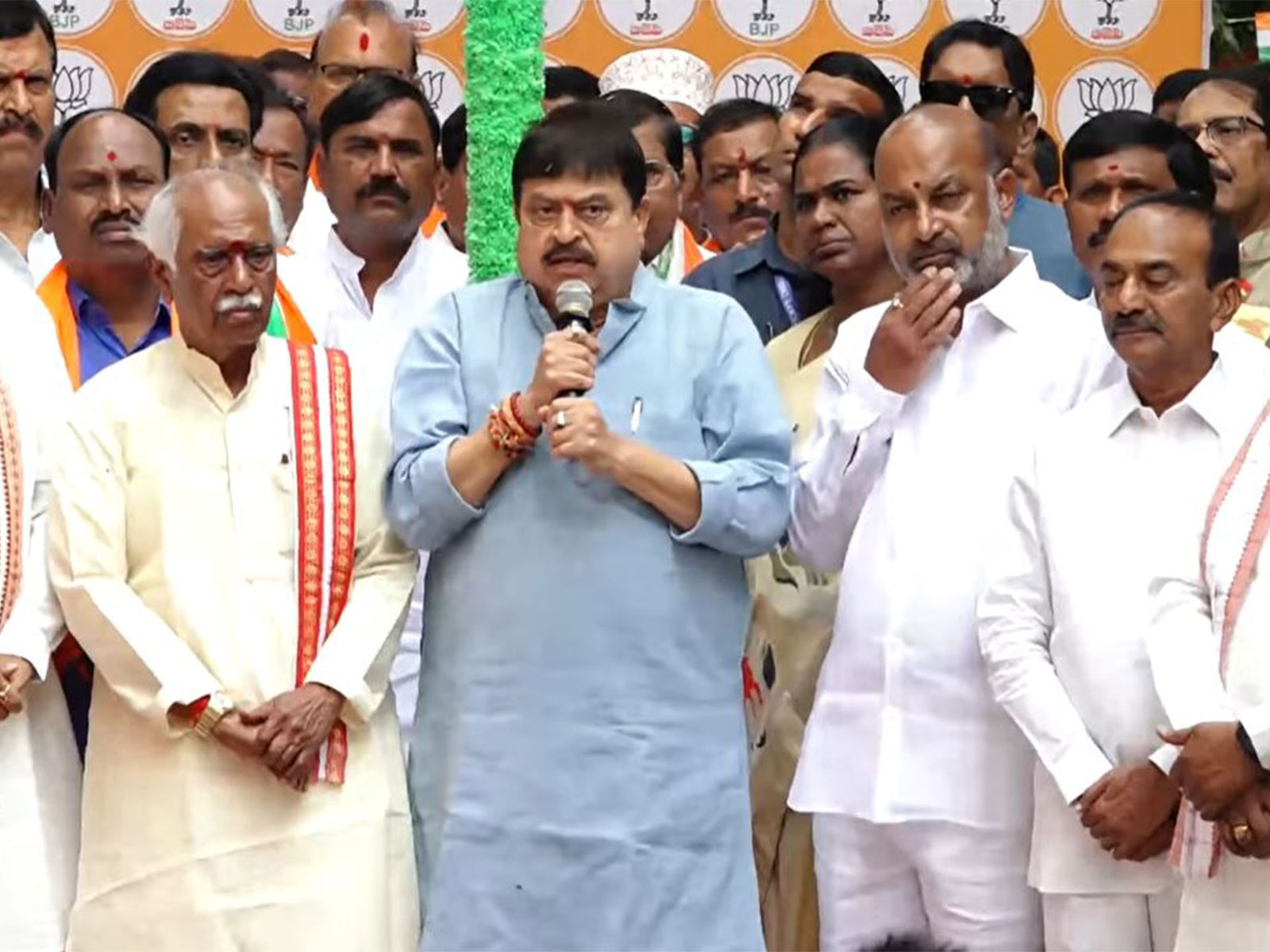 Ramchander Rao and Bandaru Dattatreya at Independence Day event in Hyderabad (Photo/Telengana BJP)
