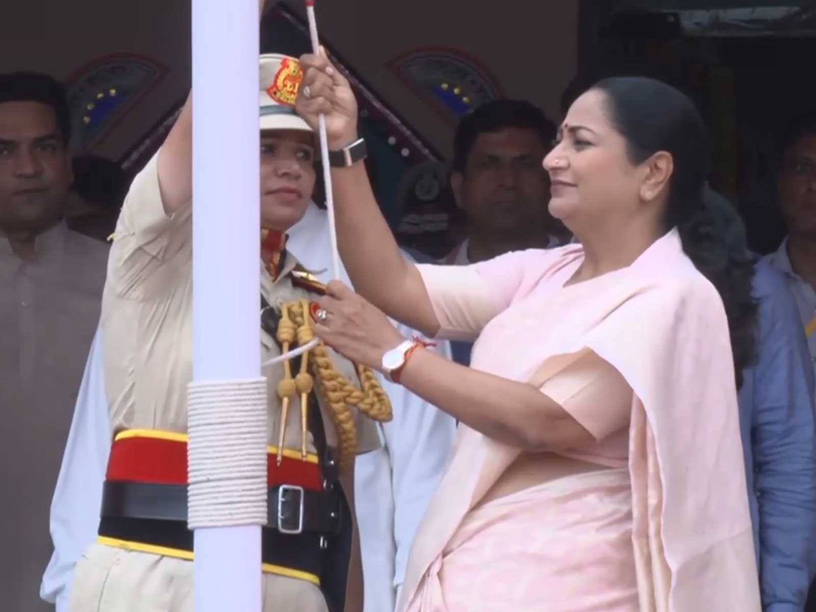 Delhi CM Rekha Gupta hoisted the national flag (Photo/ANI)