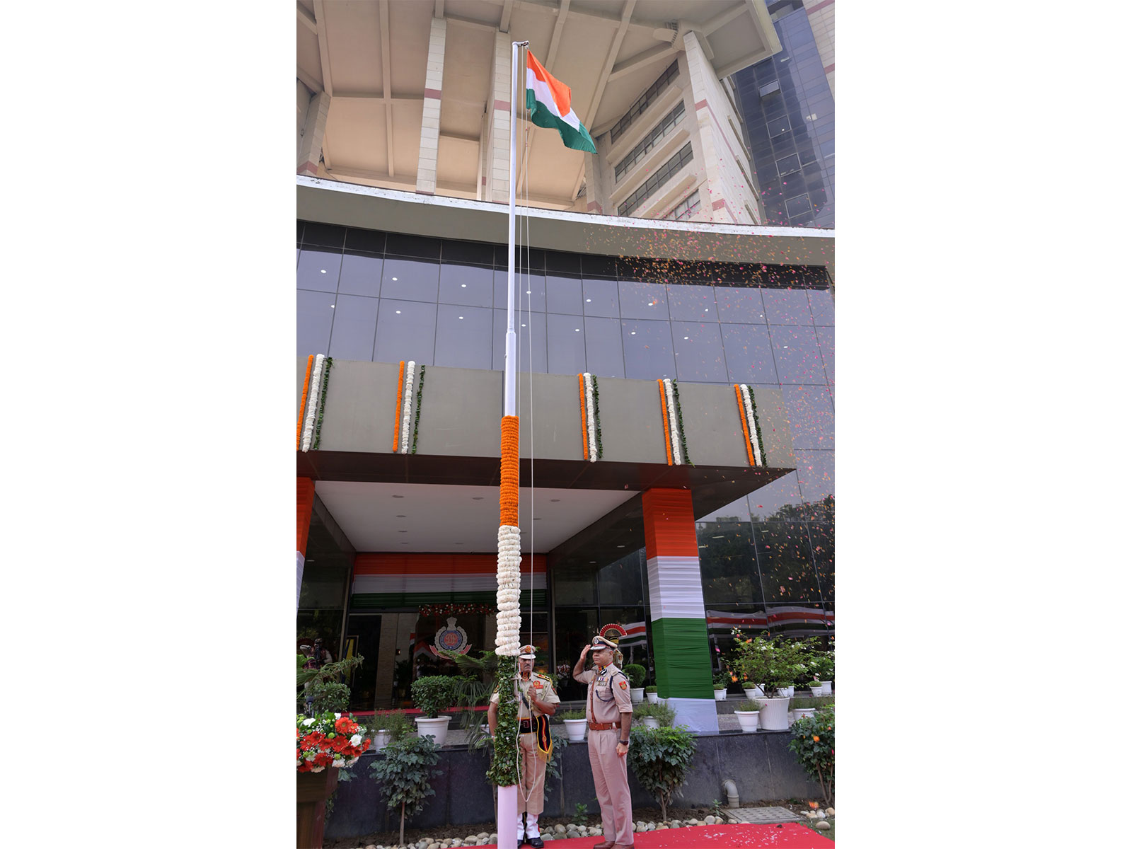 Tricolour hoisted at Delhi Police HQ (Photo: Delhi police)