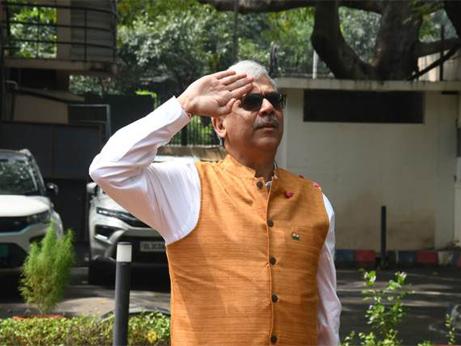 Dr Rajiv Bahl, Secretary, Department of Health Research and Director General, ICMR hoists National Flag (Photo: PIB)