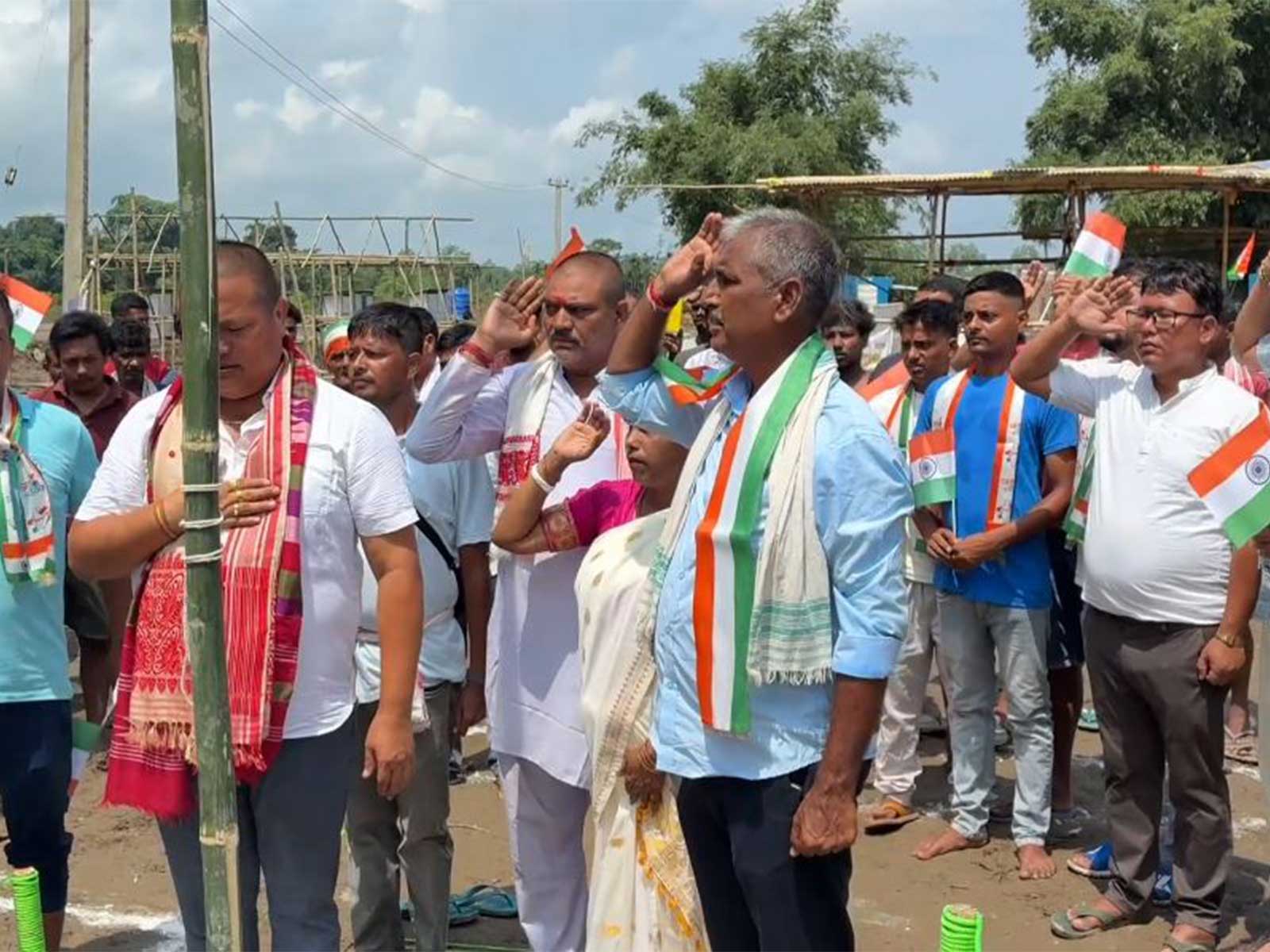 Nepali Khuti hoists the National Flag amid flood debris (Photo/ANI)