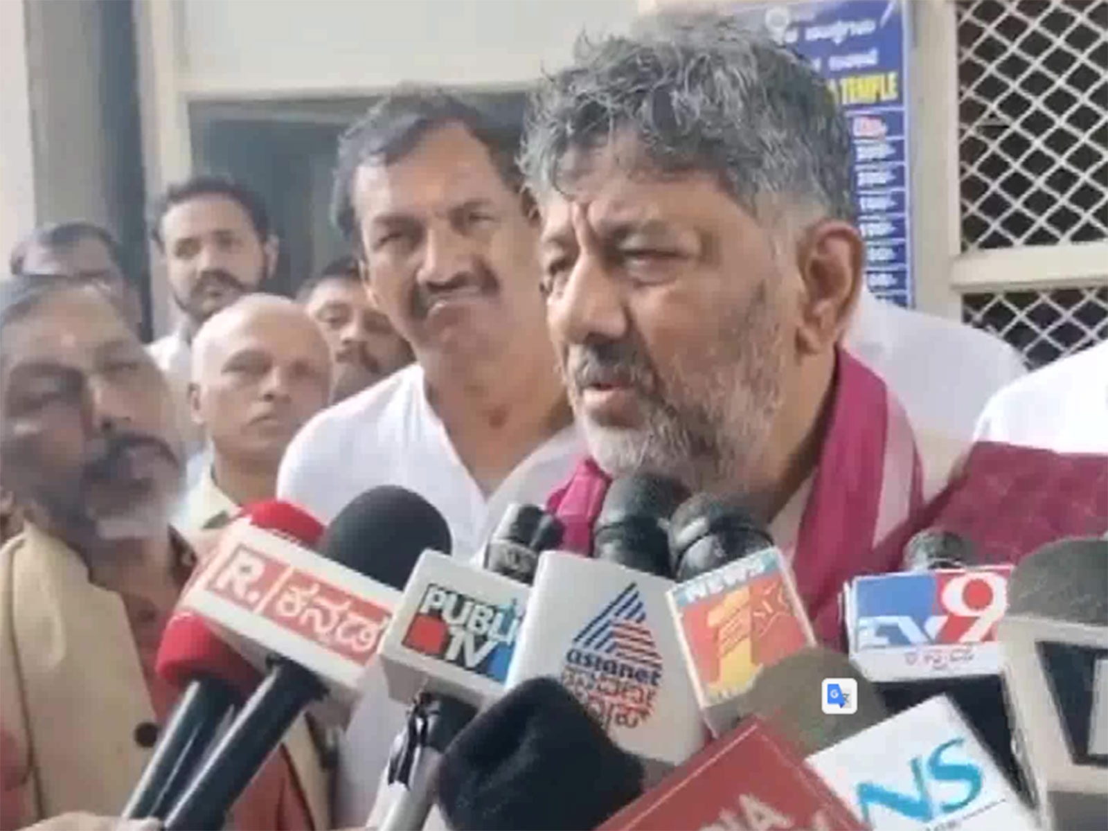 Karnataka CM Shivakumar offers prayers at Bhagandeshwara Temple (Photo/ANI)
