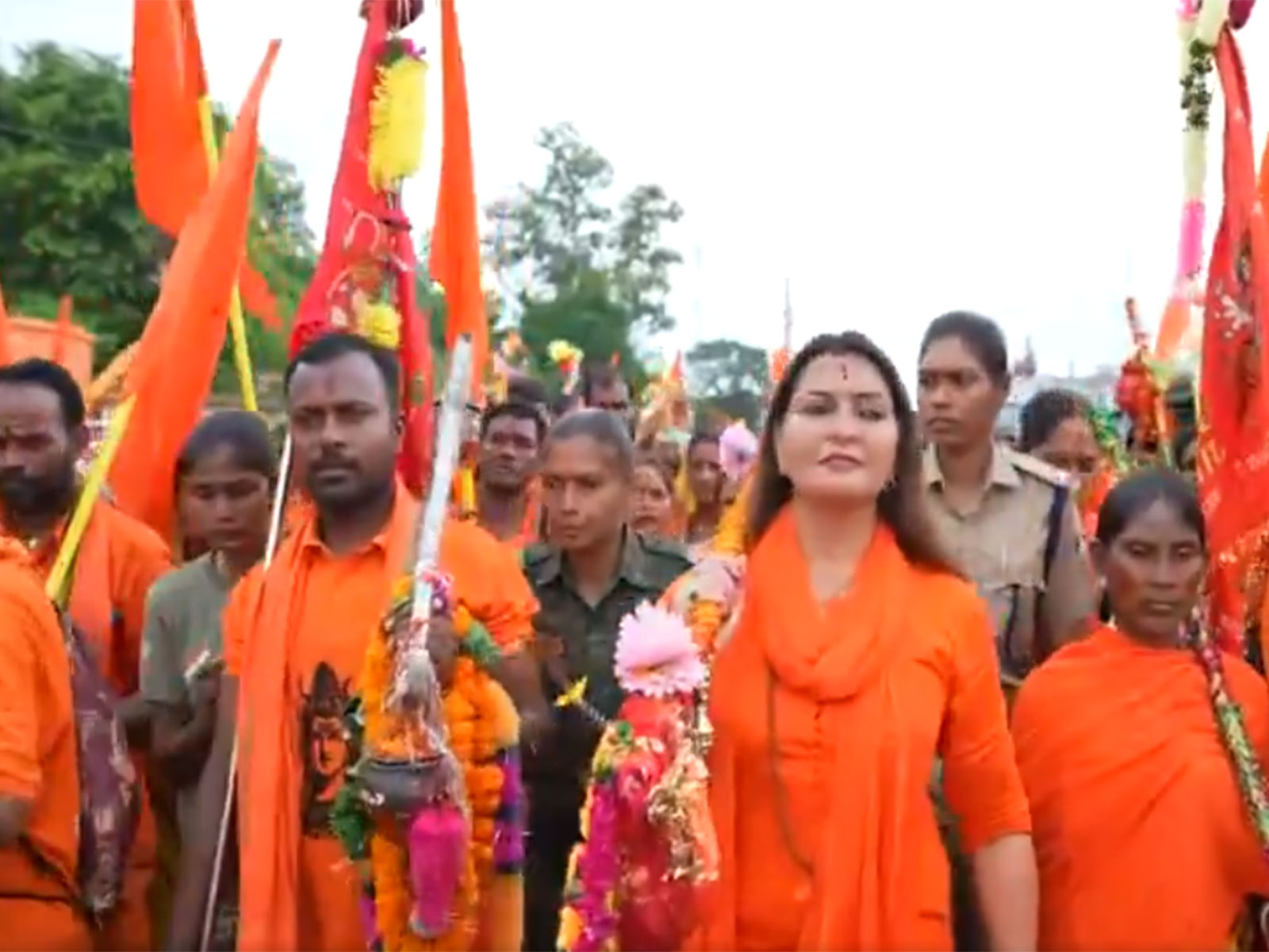 BJP MLA Bhawna Bohra participates in the 151-km Kanwar Yatra from Amarkantak to the Bhoramdev Shiva temple (Photo/ANI)