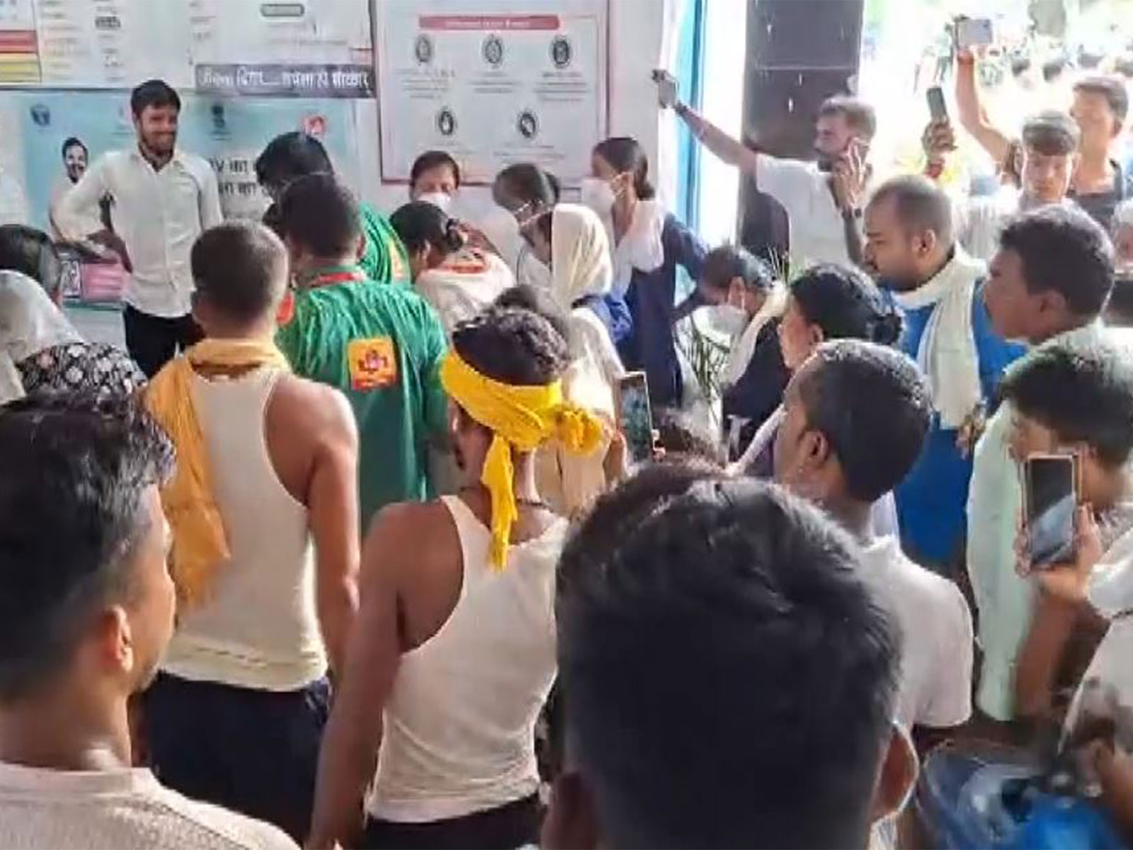 Injured people at the hospital in Lakhisarai (Photo/ANI)