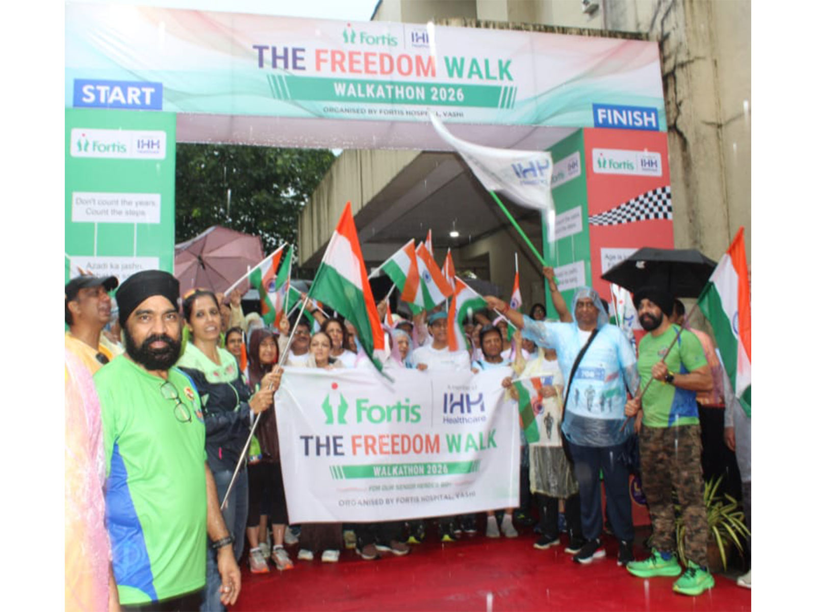 Participants gather as Fortis Hiranandani Hospital, Vashi's medical & administrative teams kick-off The Freedom Walkathon 2026, promoting Senior Wellness and Active Ageing