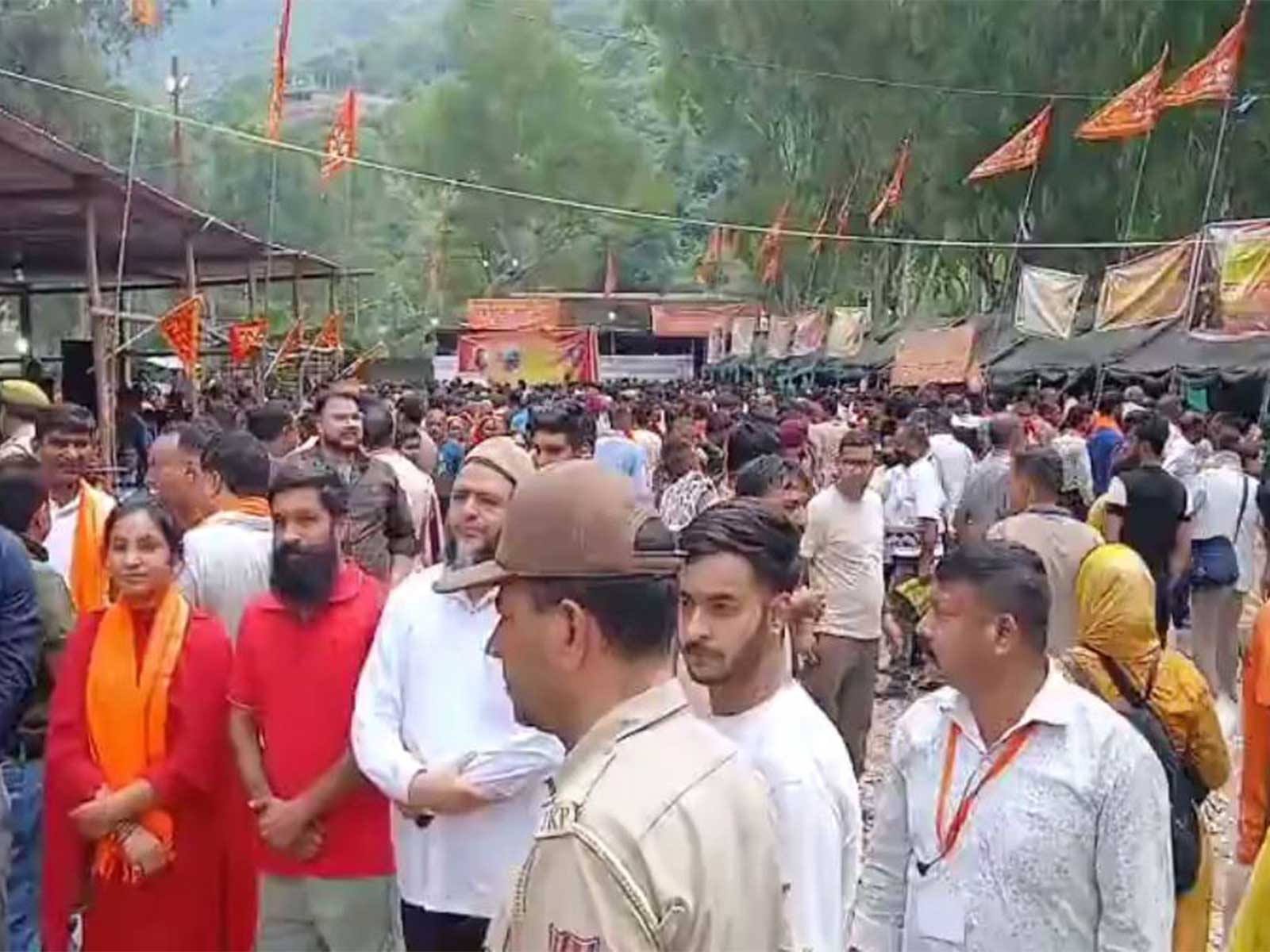Baba Budha Amarnath Yatra convoy reaches Rajouri (Photo/ANI)