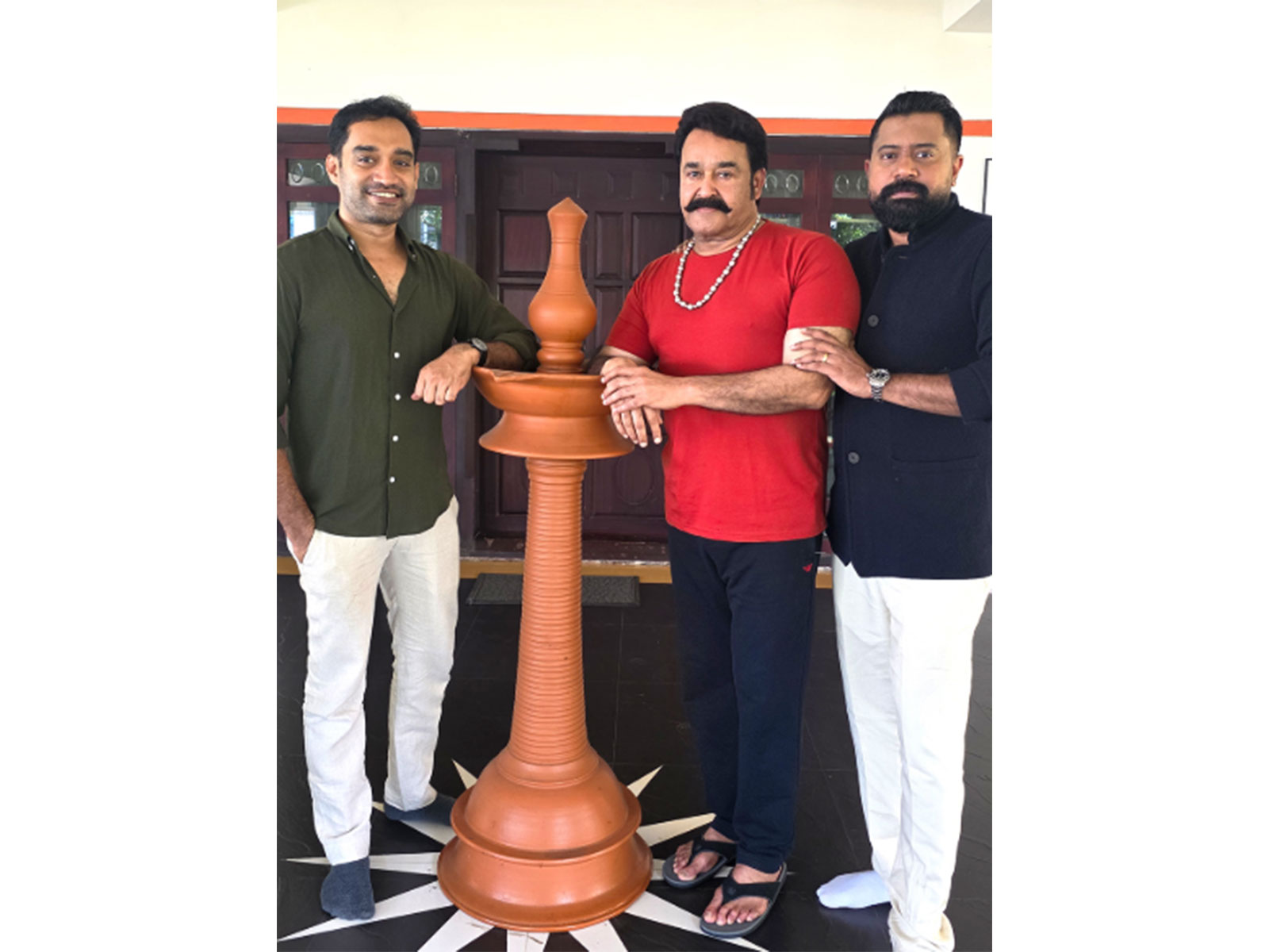 L-R Director Anoop Sathyan, Mohanlal and producer Binu George Alexander (Photo/X@Mohanlal)