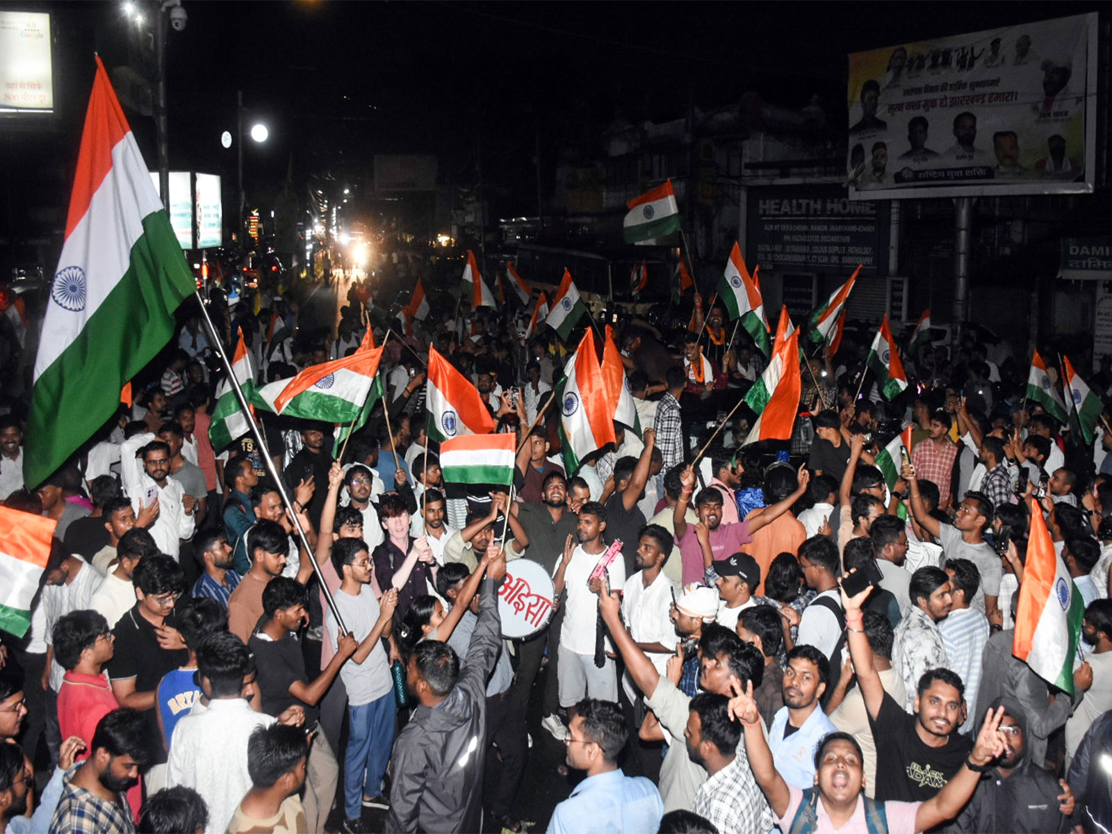  JPSC-JSSC aspirants wave the national flag as they celebrate after the Jharkhand government accepted their demands (File Photo/ANI)