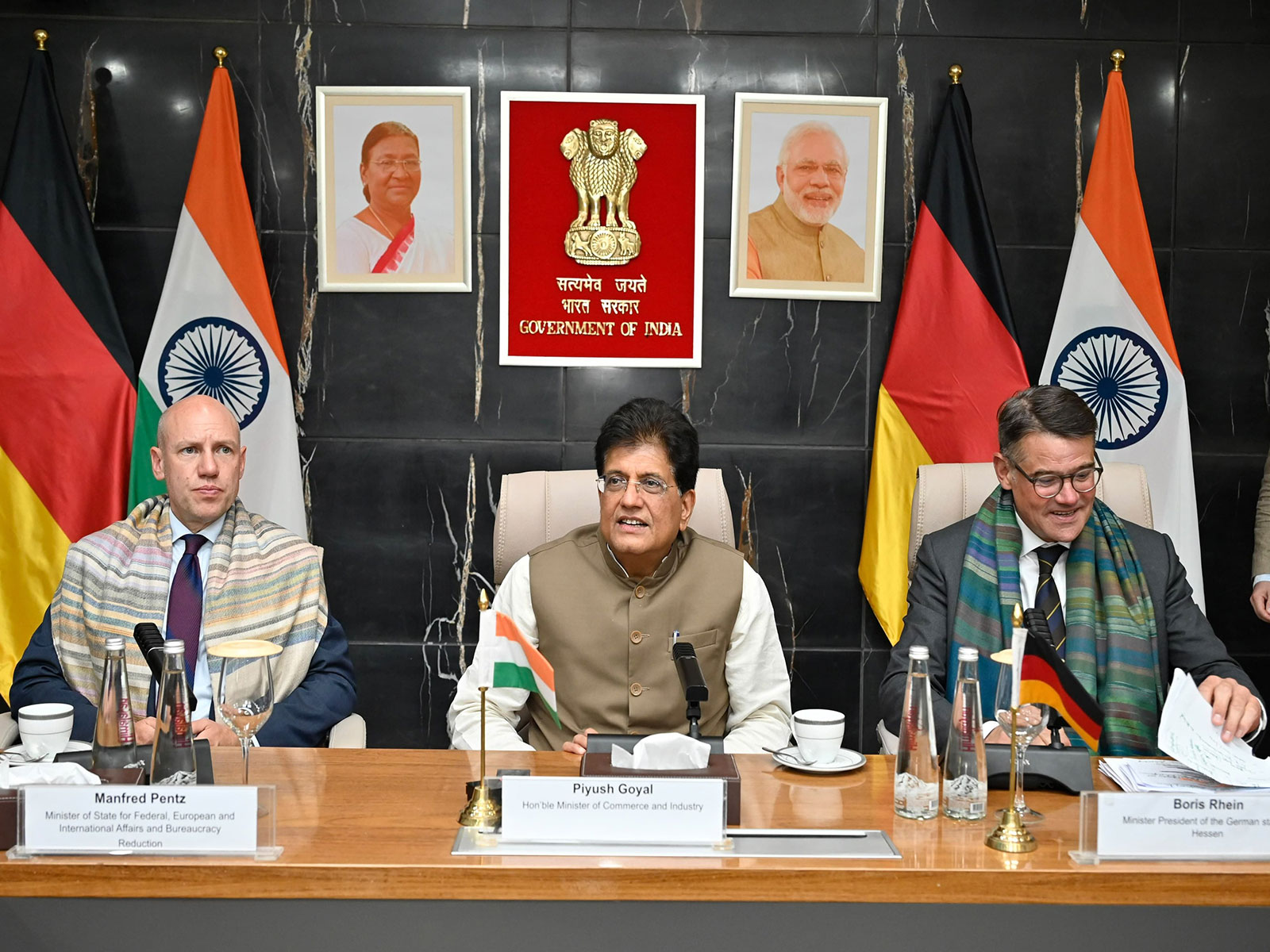 Union Commerce and Industry Minister Piyush Goyal with visiting delegation (Photo/X/@PiyushGoyal)
