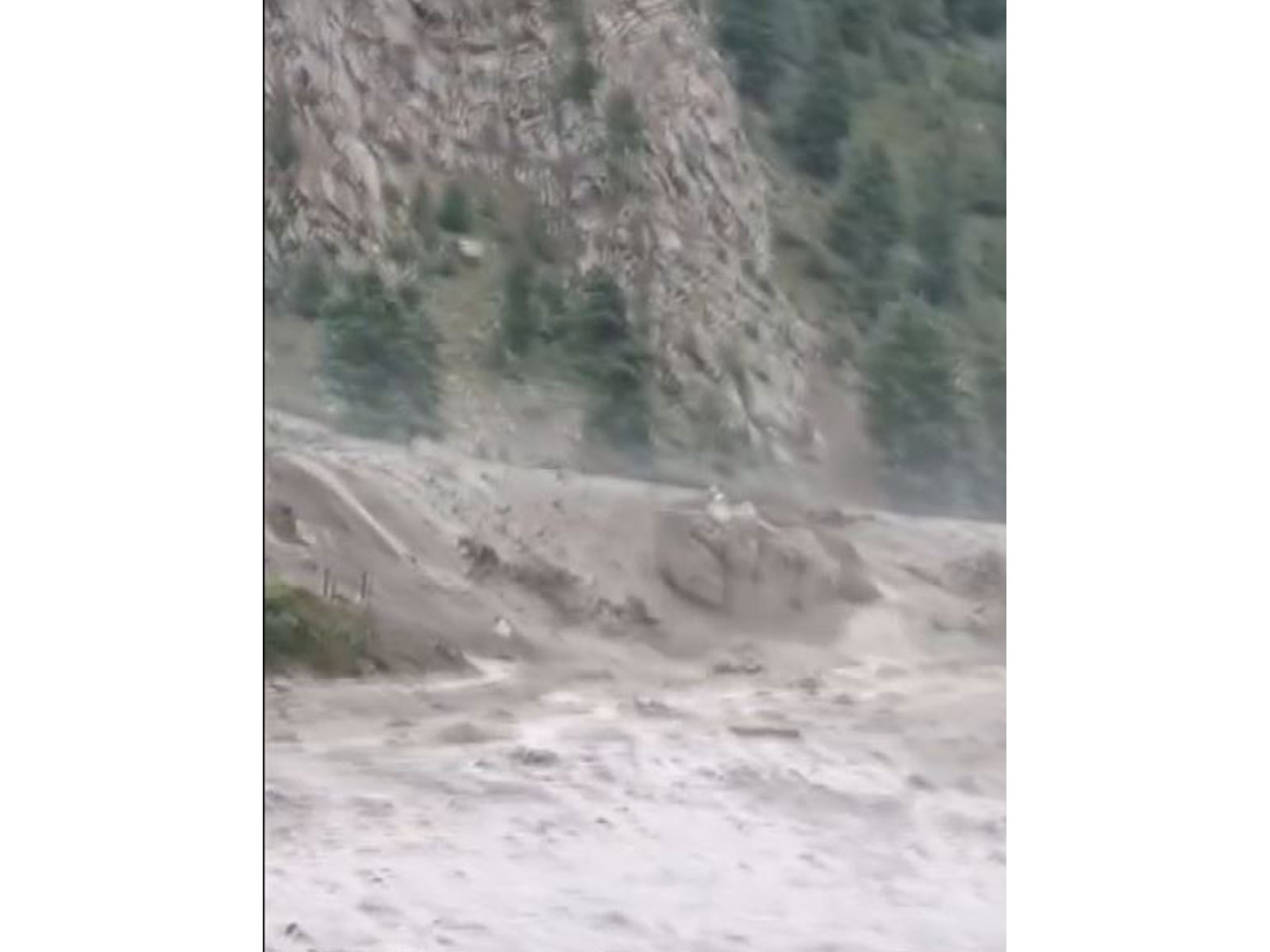 Flash flood triggered at Himachal pradesh Lahaul-Spiti district (Photo/ANI)