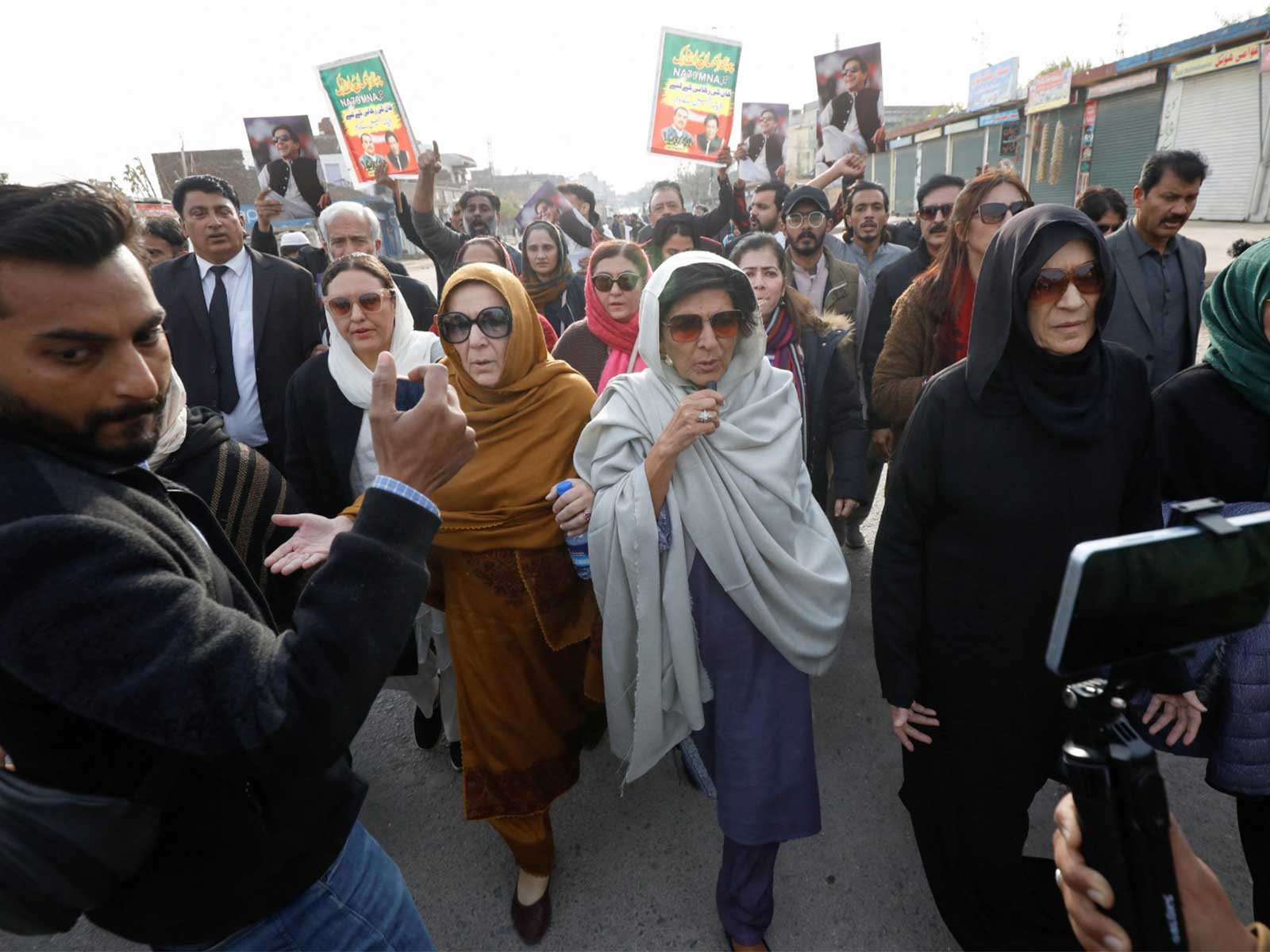 Noreen Niazi (Left),  Aleema Khanum (Centre) and Uzma Khanum, sisters of jailed former Prime Minister of Pakistan and founder of Pakistan Tehreek-e-Insaf (PTI) party Imran Khan (File Photo/Reuters)