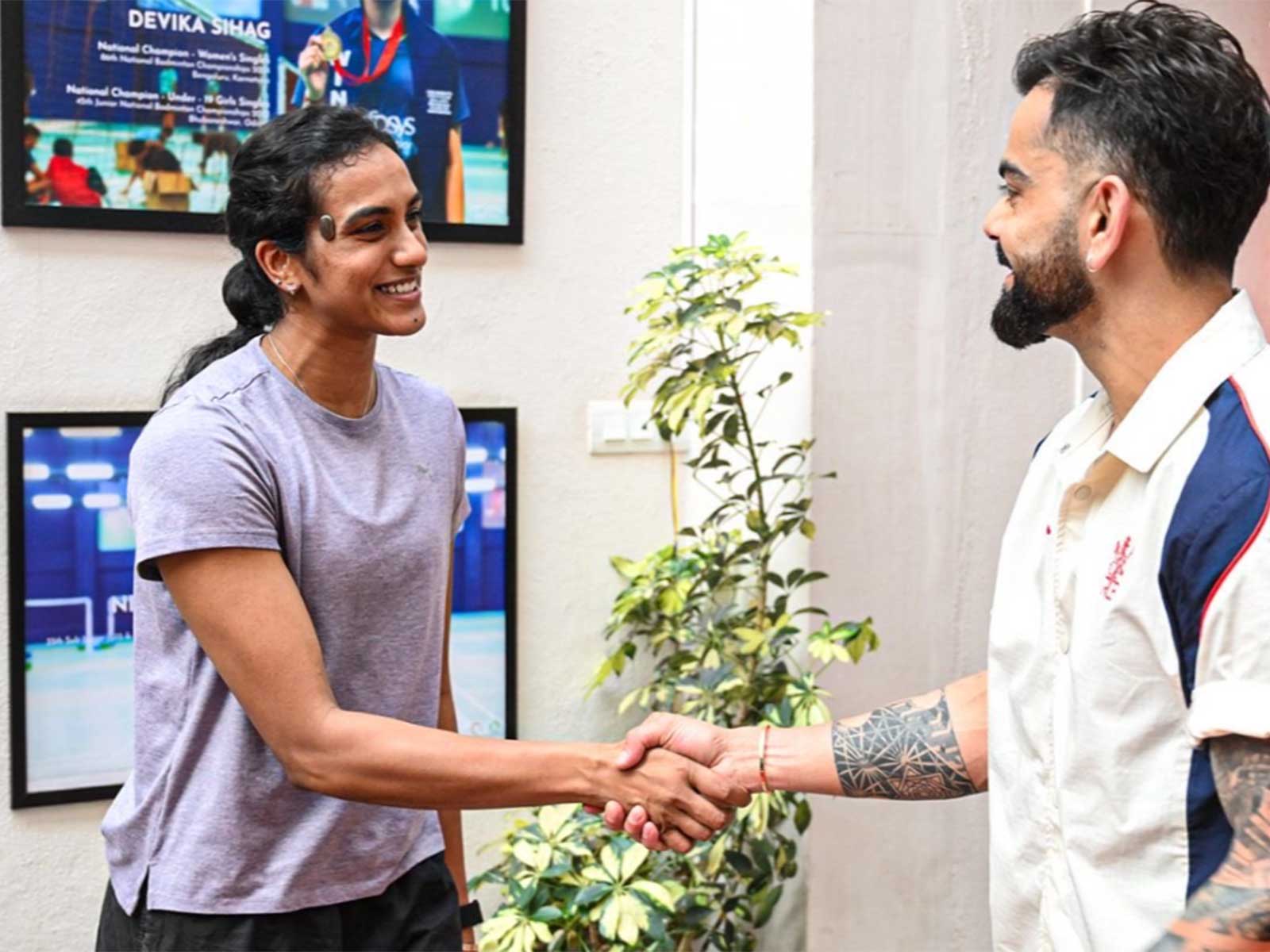 PV Sindhu with Virat Kohli. (Photo: @RCBTweets X)