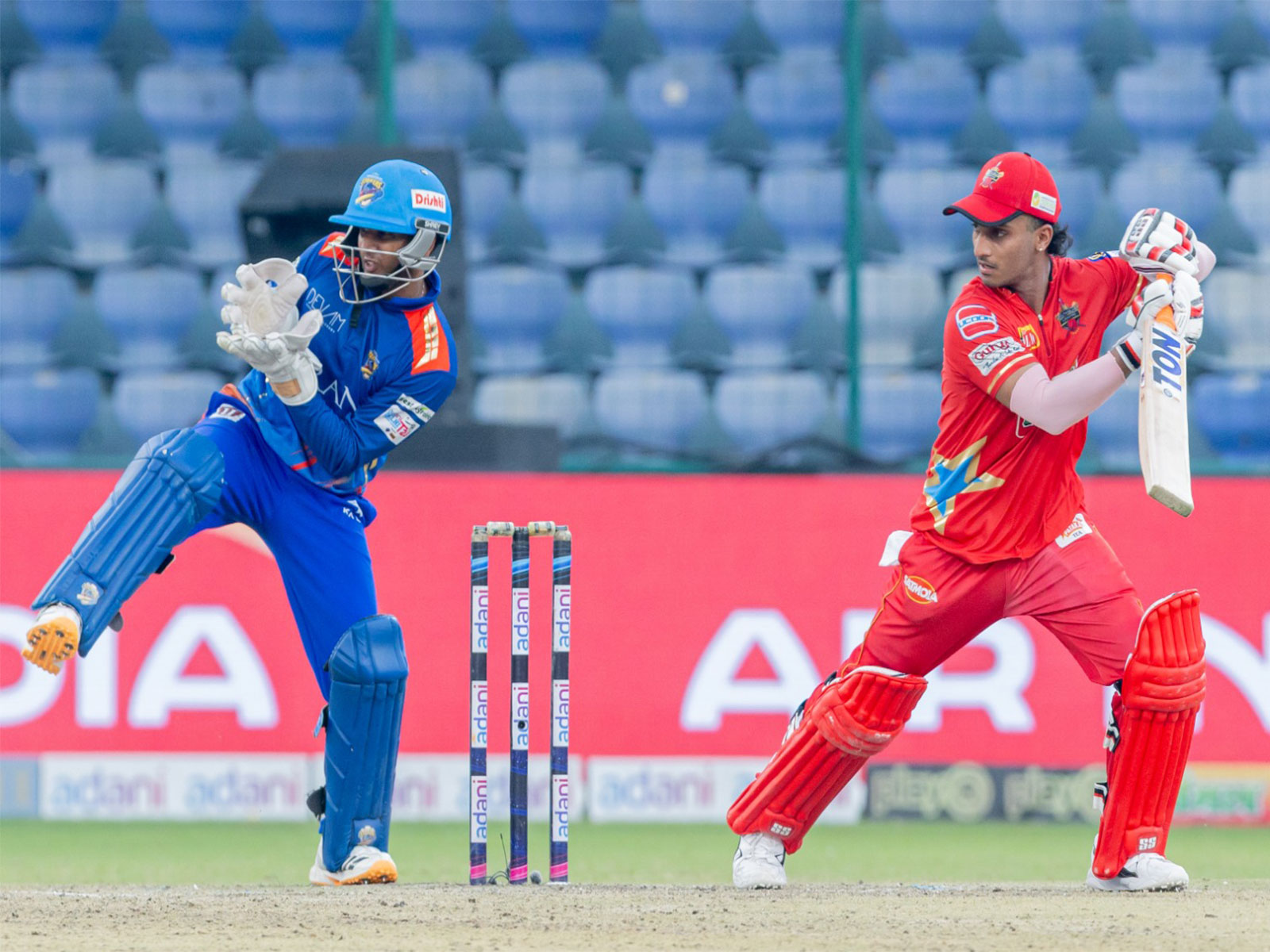South Delhi Superstarz and North Delhi Strikers players in action (Photo: DPL)