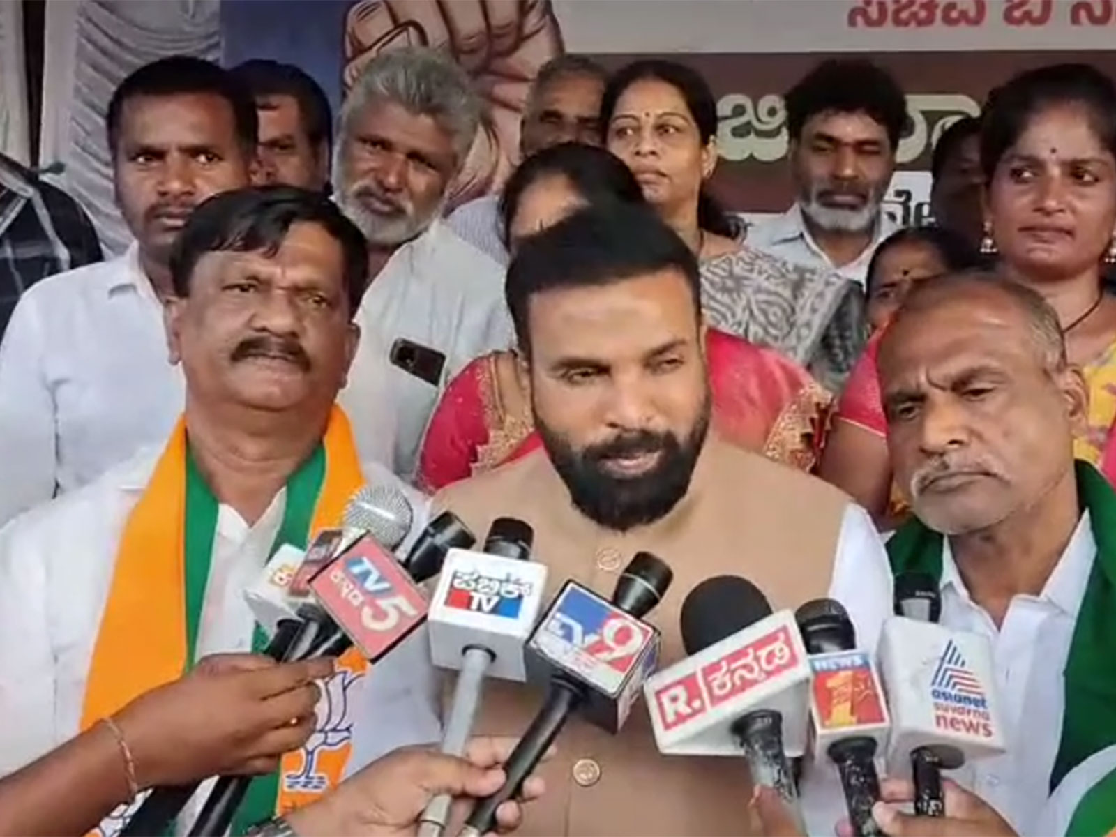 Former Karnataka minister and BJP leader B Sriramulu (Photo/ANI)