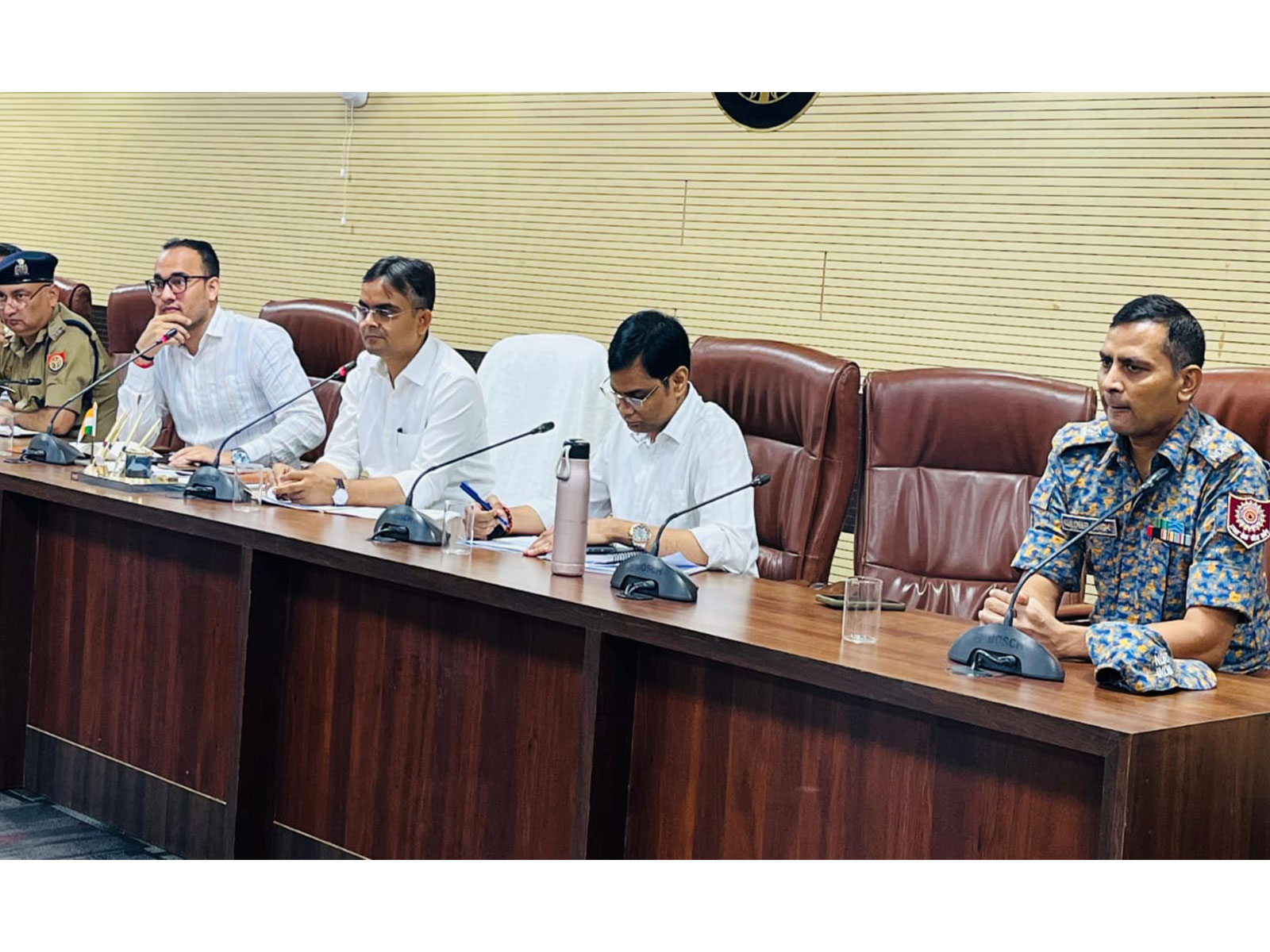 Official reviews flood preparedness (Photo/information department varanasi)