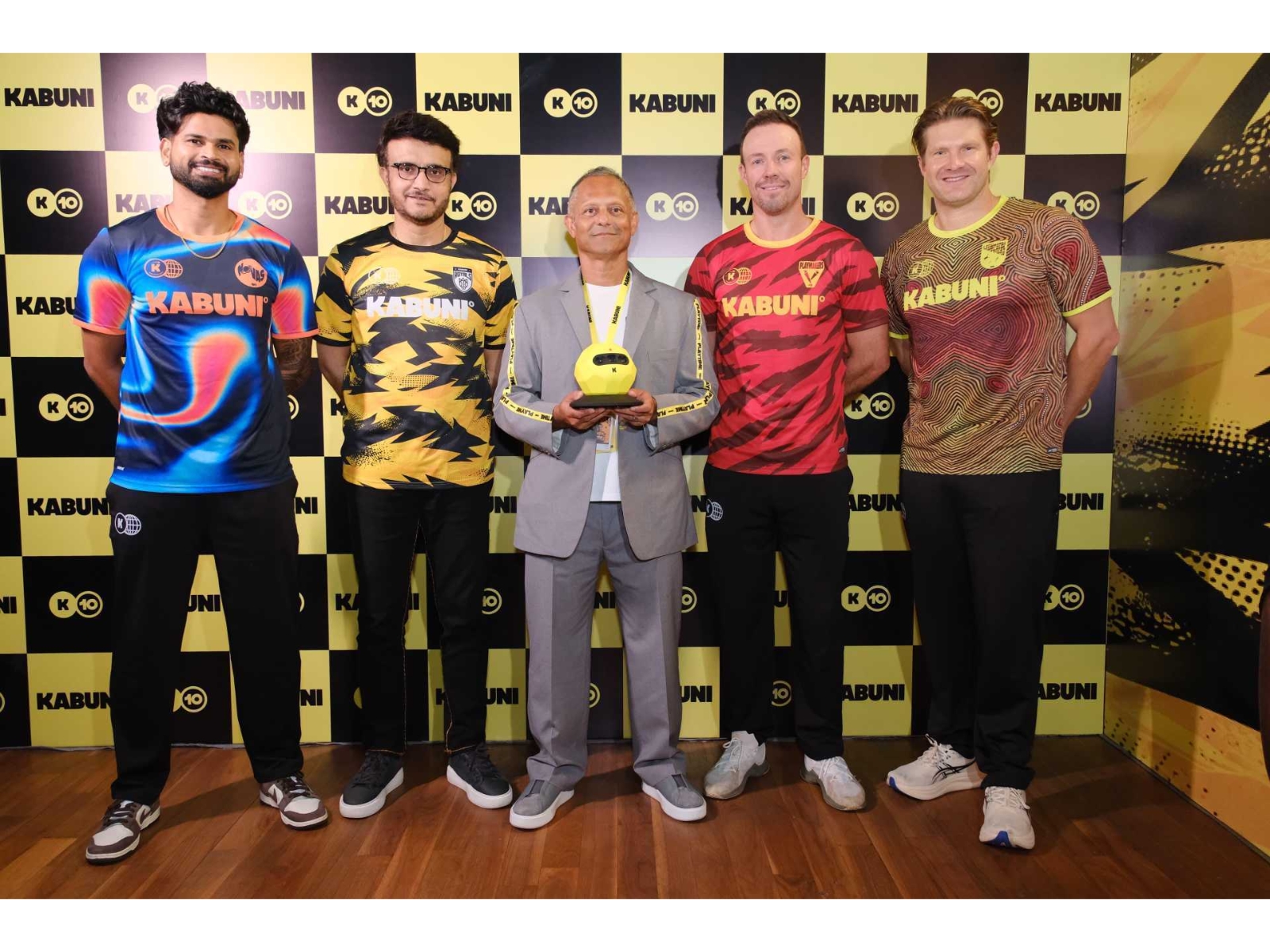 L to R : Shreyas Iyer, Sourav Ganguly, Nimesh Patel, AB de Villiers, Shane Watson, at Kabuni Showcase