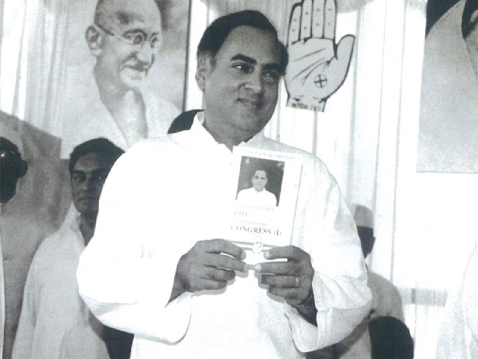  Former Prime Minister Rajiv Gandhi (Photo/X@kharge)