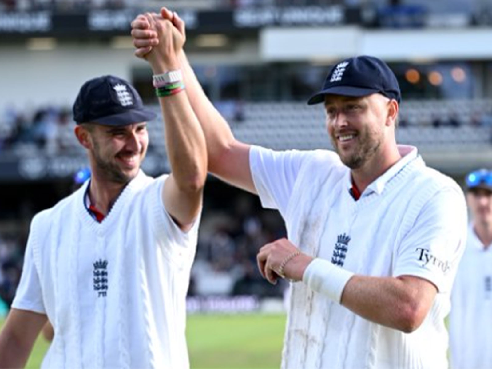 Josh Tongue (left) and Ollie Robinson (right) (Photo: X/@englandcricket)