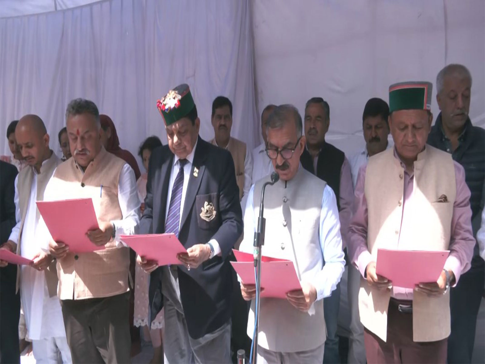 CM Sukhu pays tribute to Rajiv Gandhi on his birth anniversary  (Photo/ANI) 