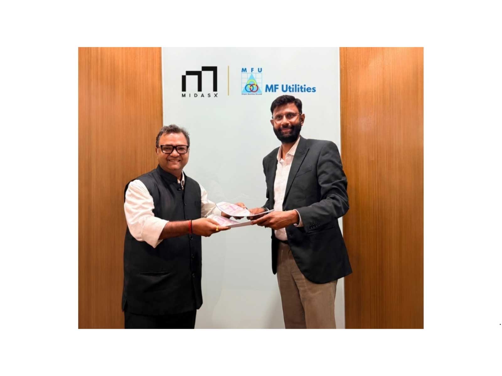 Aakash Bansal, CEO, MIDASX, along with Ganesh Ram, MD & CEO, MF Utilities India
