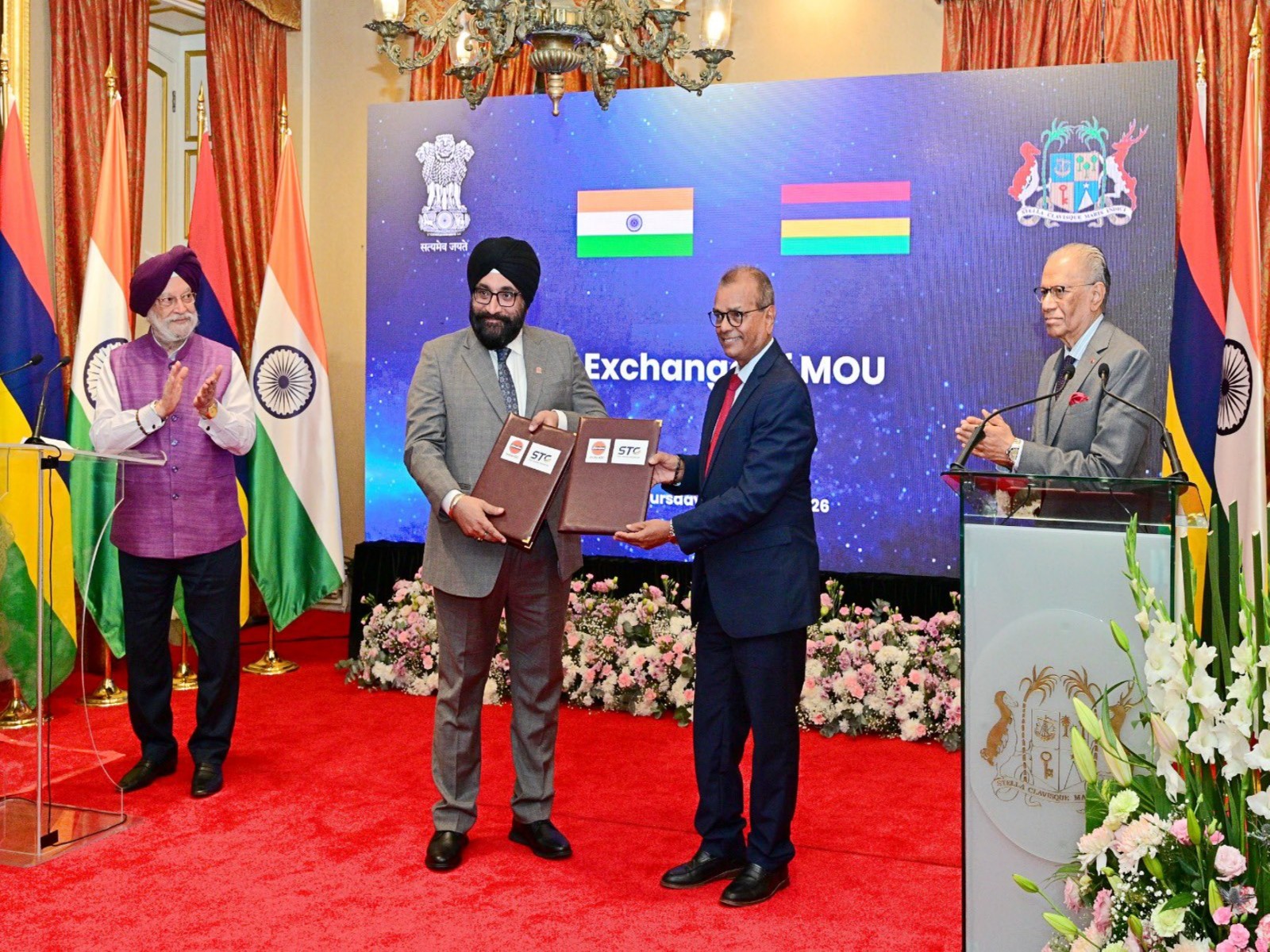 Union Petroleum Minister Hardeep Puri signs MoU in Mauritius (Photo/X@HardeepSPuri)