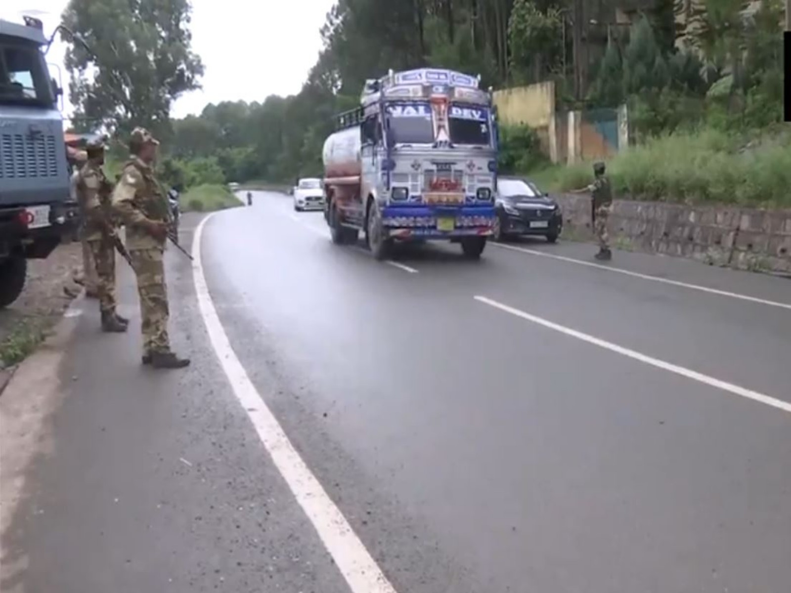 Heavy security deployment along the Rajouri-Poonch Highway (Photo/ANI)
