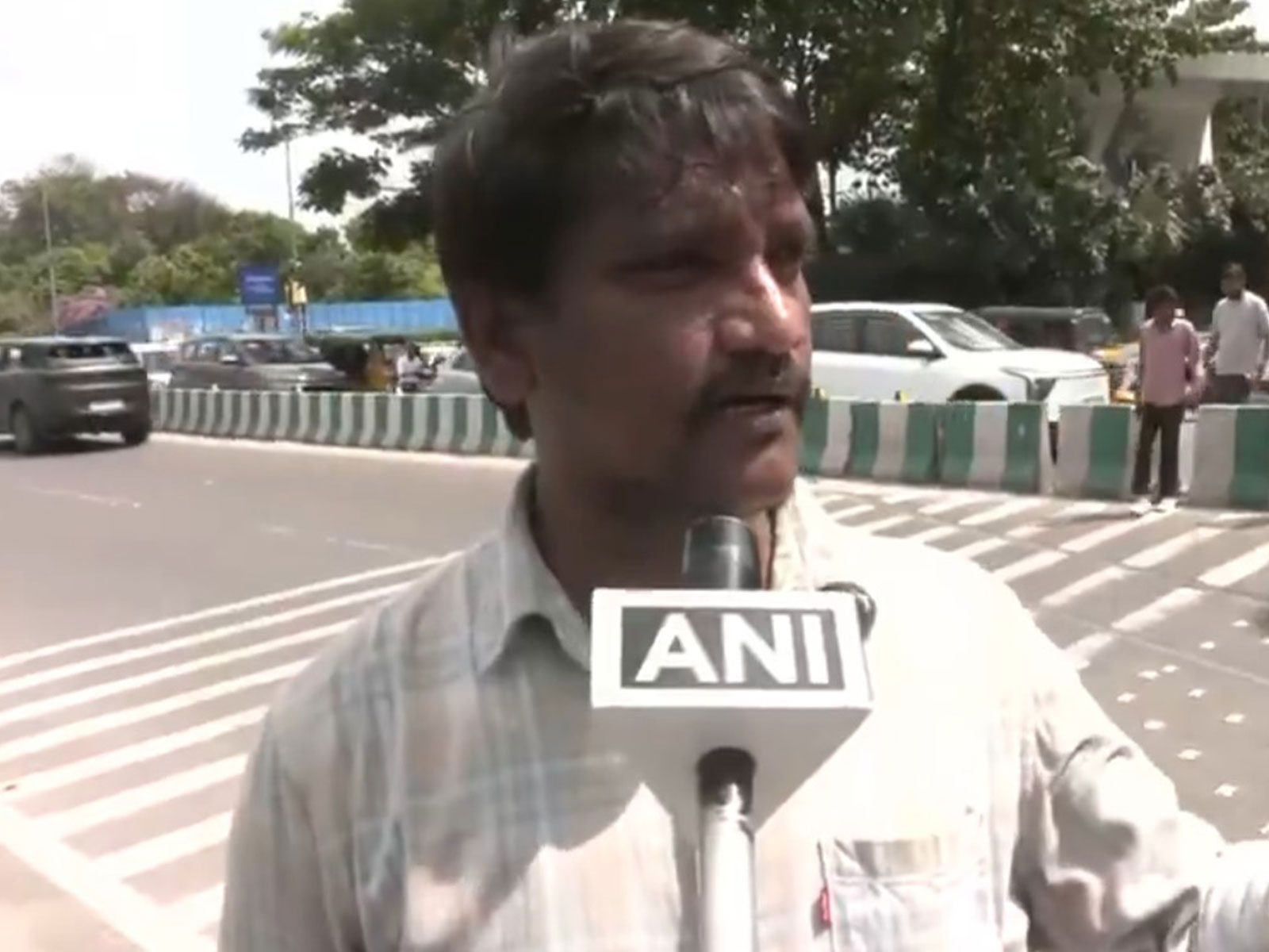 Eyewitness Srikanth recalls Hyderabad Aston Martin crash (Photo/ANI)