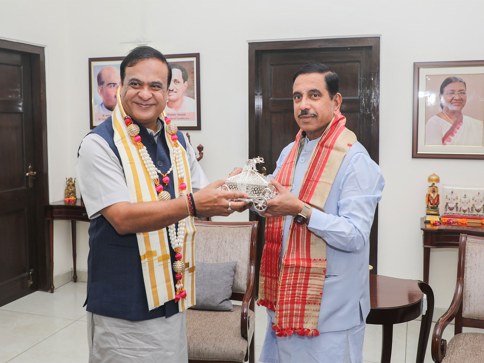 Assam CM Sarma meets Union Minister Pralhad Joshi (Photo: X/@himantabiswa)