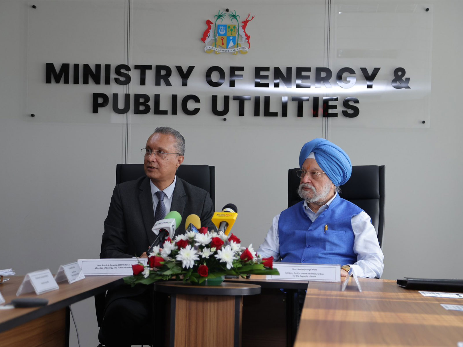 Union Petroleum Minister Hardeep Singh Puri with Mauritius Minister of Energy and Public Utilities Patrick Gervais Assirvaden (Photo: x/@HardeepSPuri)