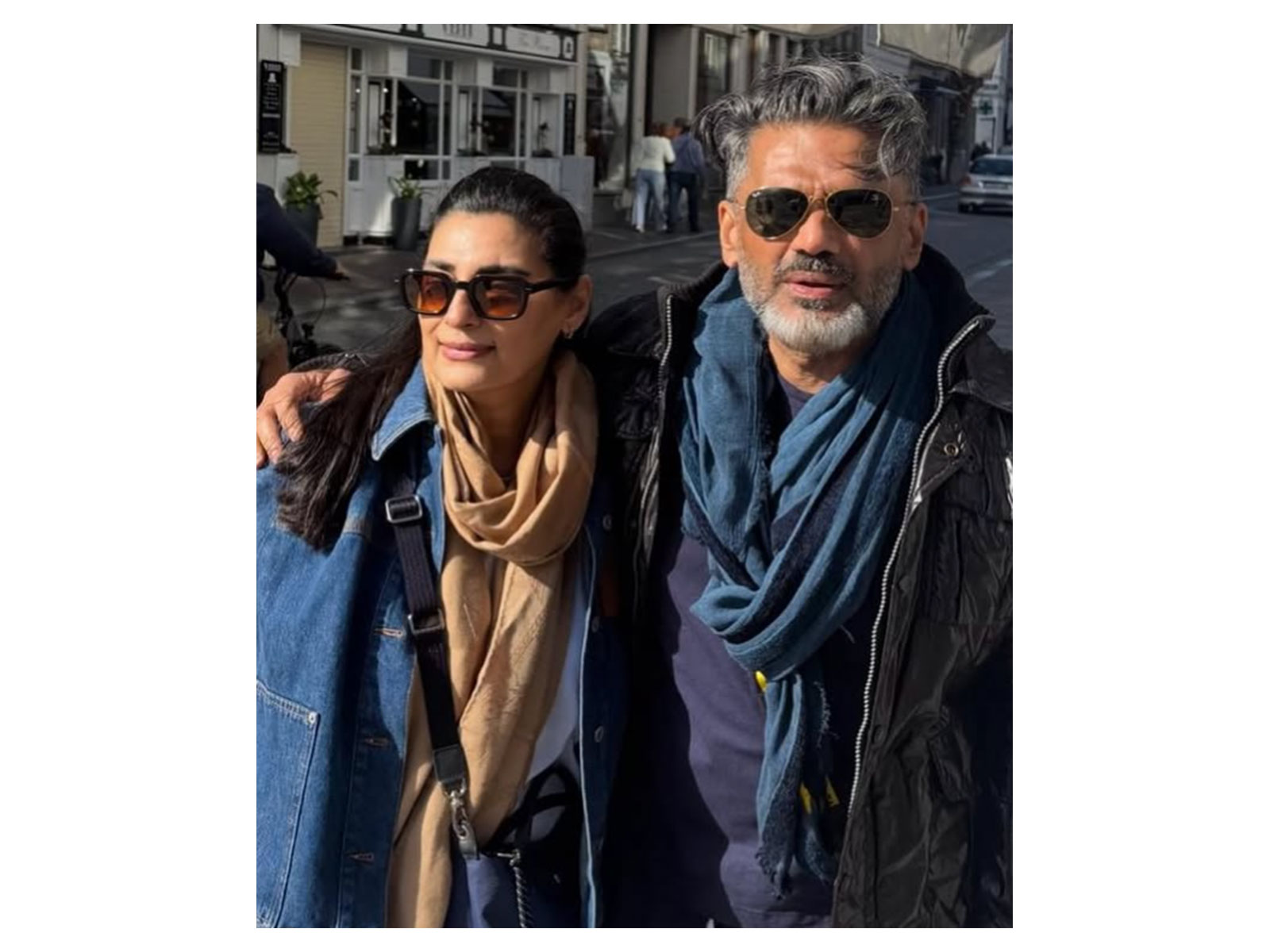 Suniel Shetty with wife Mana (Photo/instagram/@suniel.shetty)