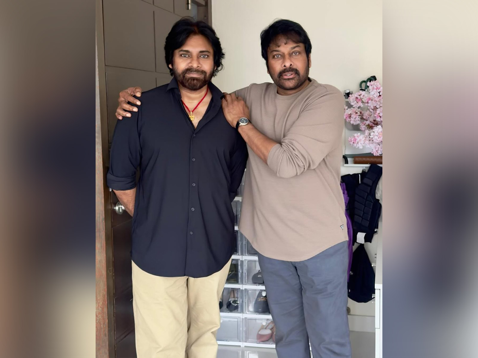 Pawan Kalyan with brother Chiranjeevi (Photo/Instagram@chiranjeevikonidela)