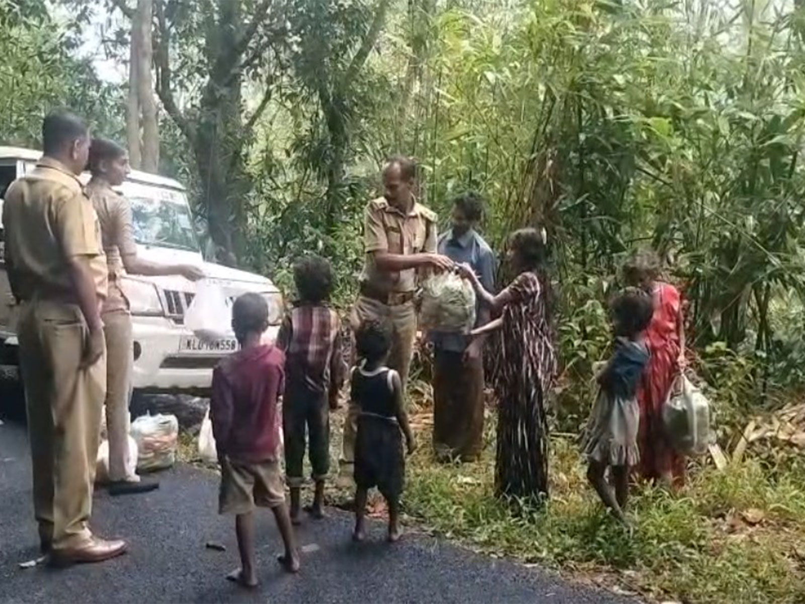 Moozhiyar police arranged essential groceries for tribal families in Moozhiyar  (Photo/ANI) 