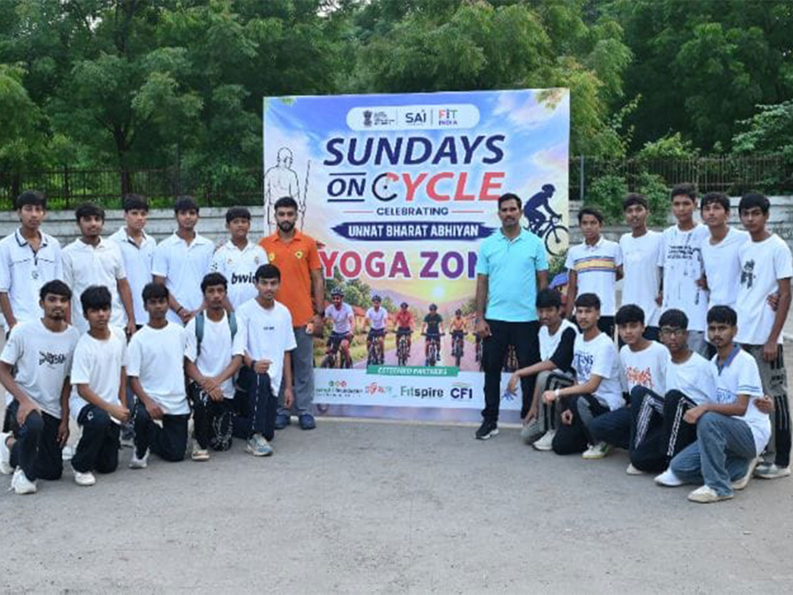 School children participate in 87th Fit India Sundays on Cycle (Photo: Gujarat CMO)
