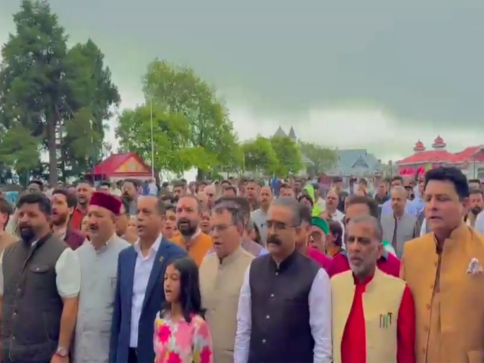BJP leaders sing national song at Shimla Ridge (Photo/@jairamthakurbjp/X)