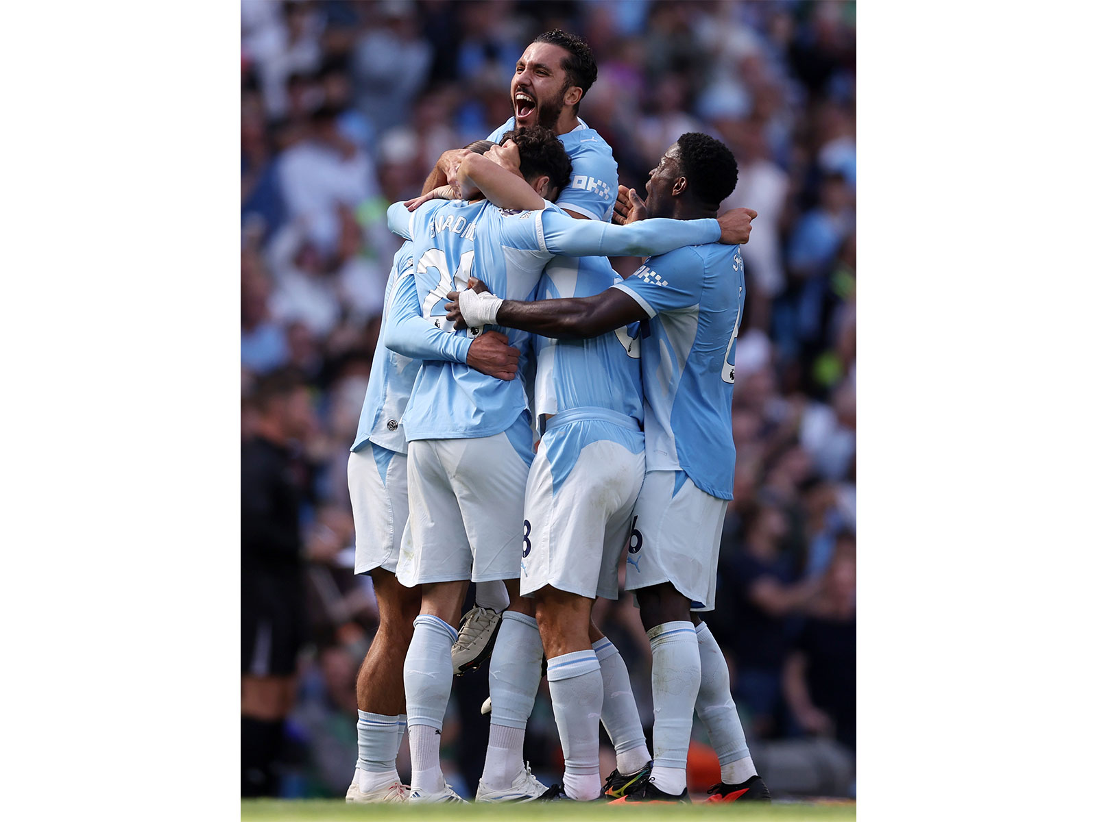 Manchester City players celebrating (Photo: X/@premierleague)