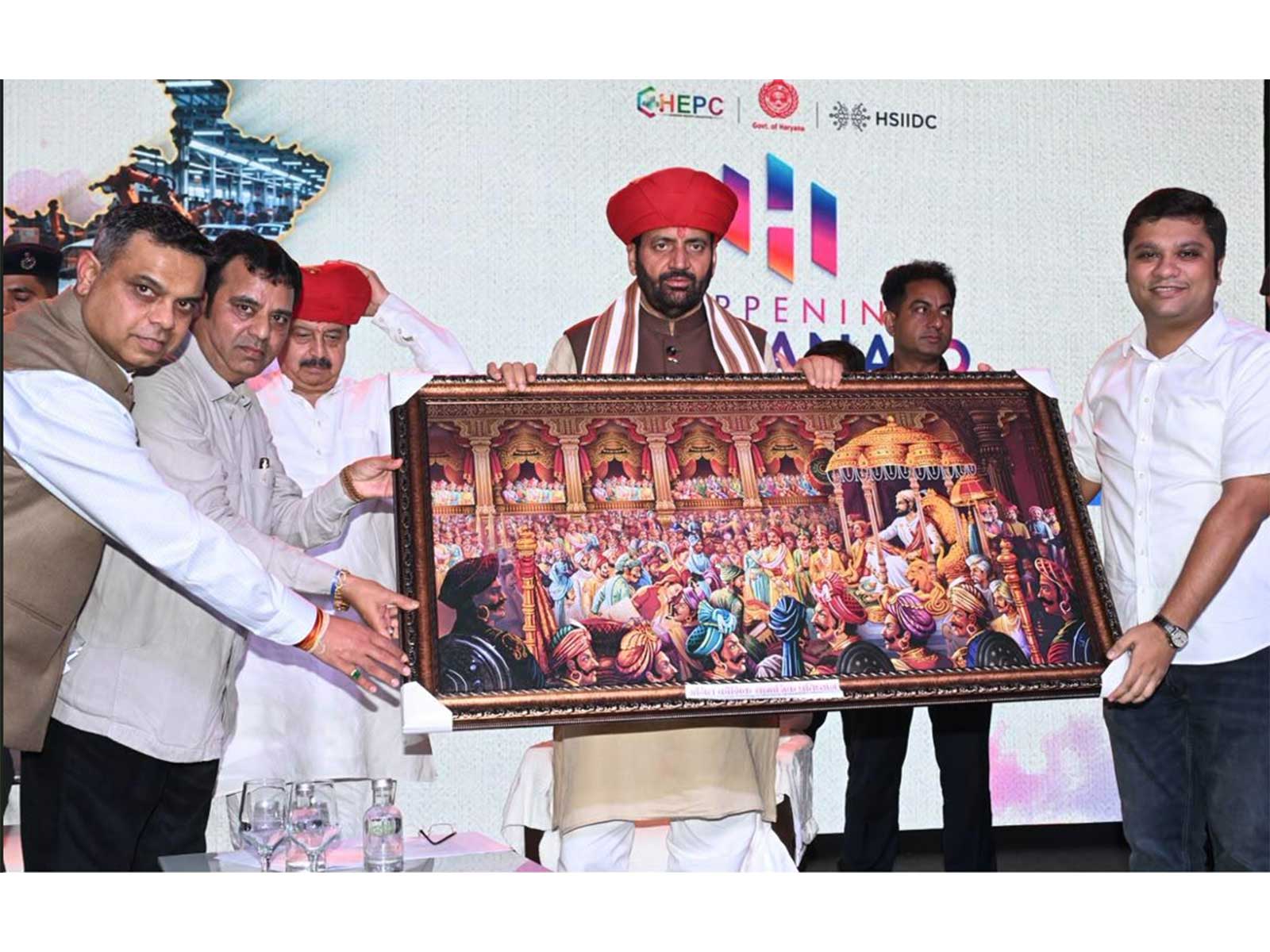 Haryana CM Nayab Singh  Saini being facilitated during  'Happening Haryana 2.0'  campaign in Mumbai (photo: Haryana PR)