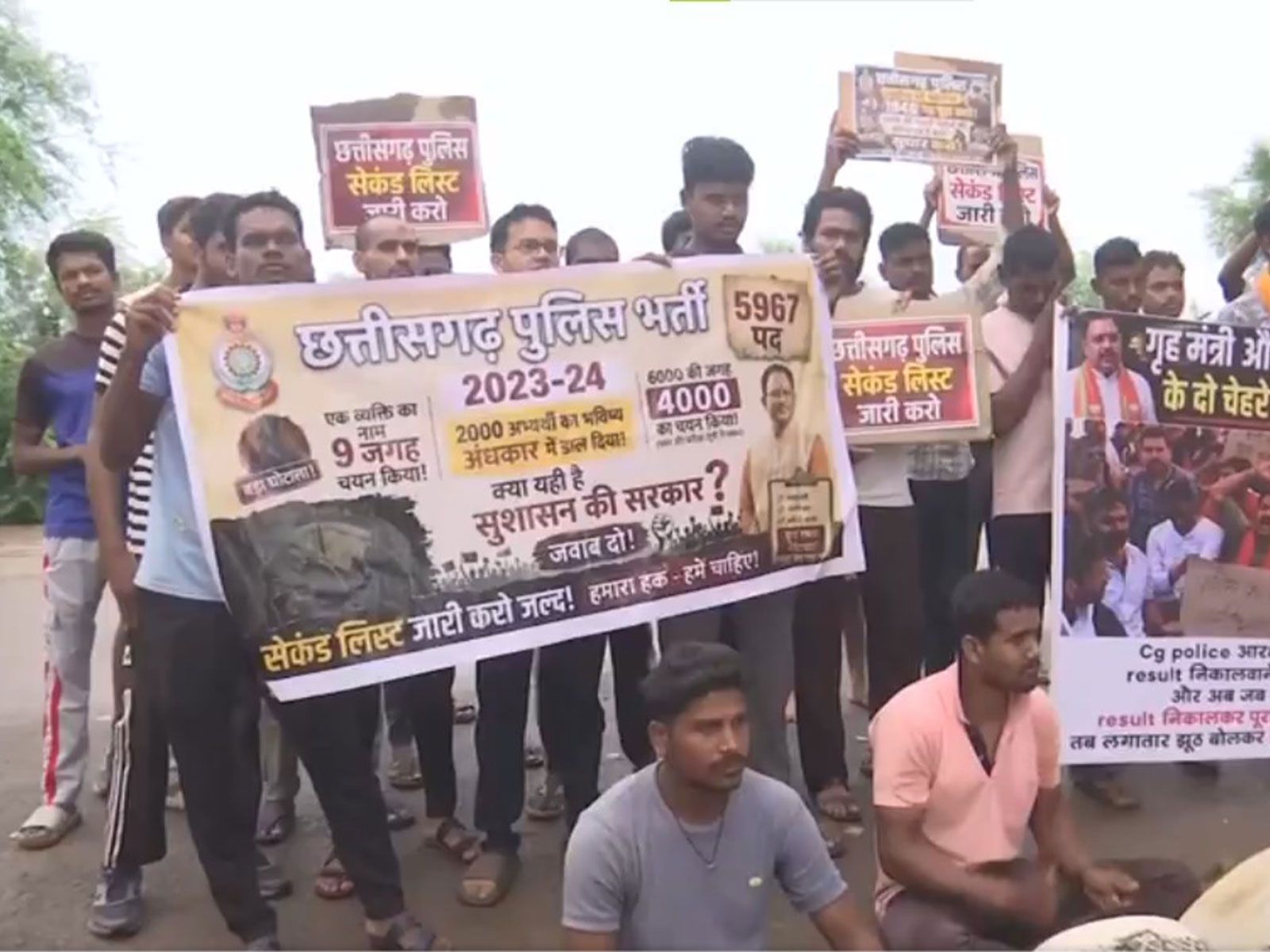 Chhattisgarh Police recruitment aspirants protest over filling 1,940 vacant posts (Photo:ANI) 