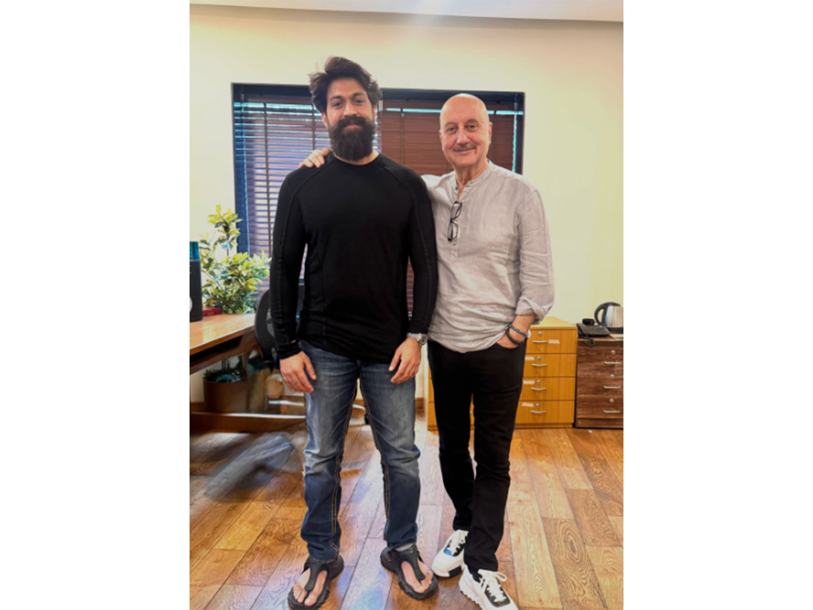 Yash, Anupam Kher (Photo/Instagram/@anupampkher)