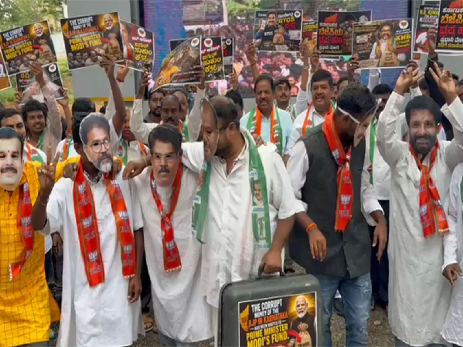 Karnataka Congress workers counter-protest against BJP (Photo/ANI)