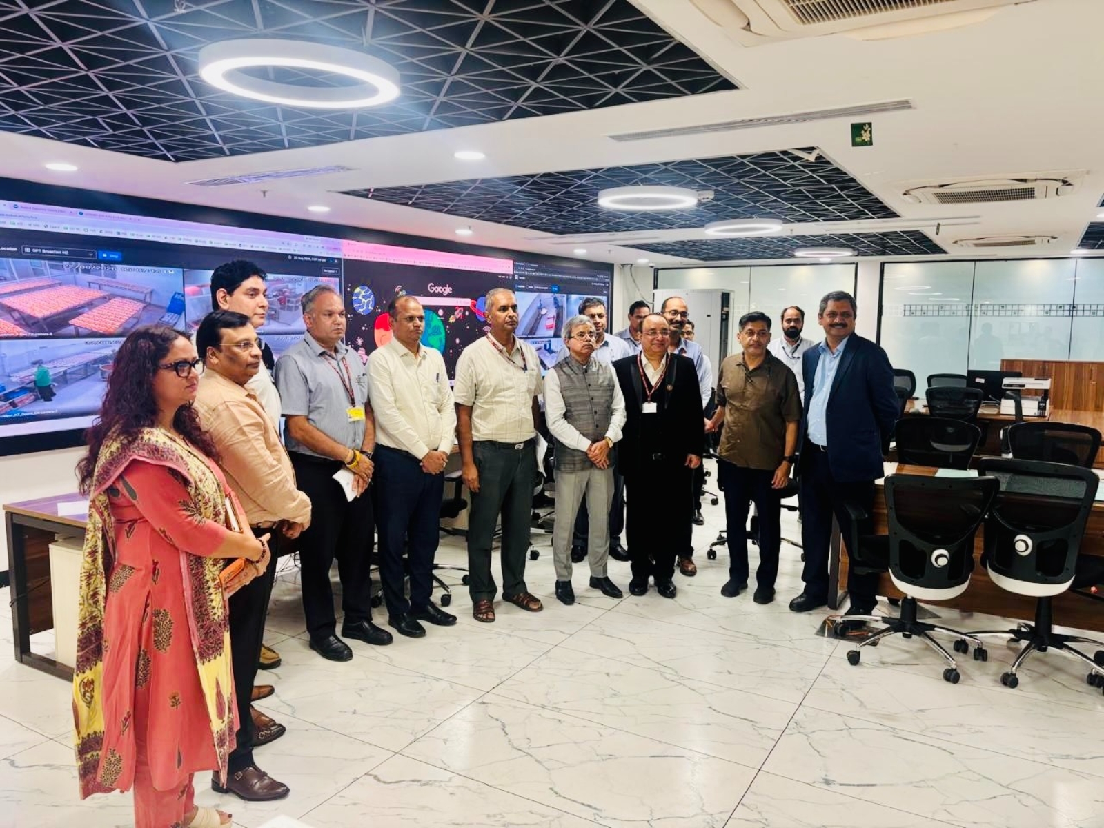 Railway Board Chairman Reviews IRCTC's Central War Room in Delhi, Praises Strong Monitoring and Food Quality Check