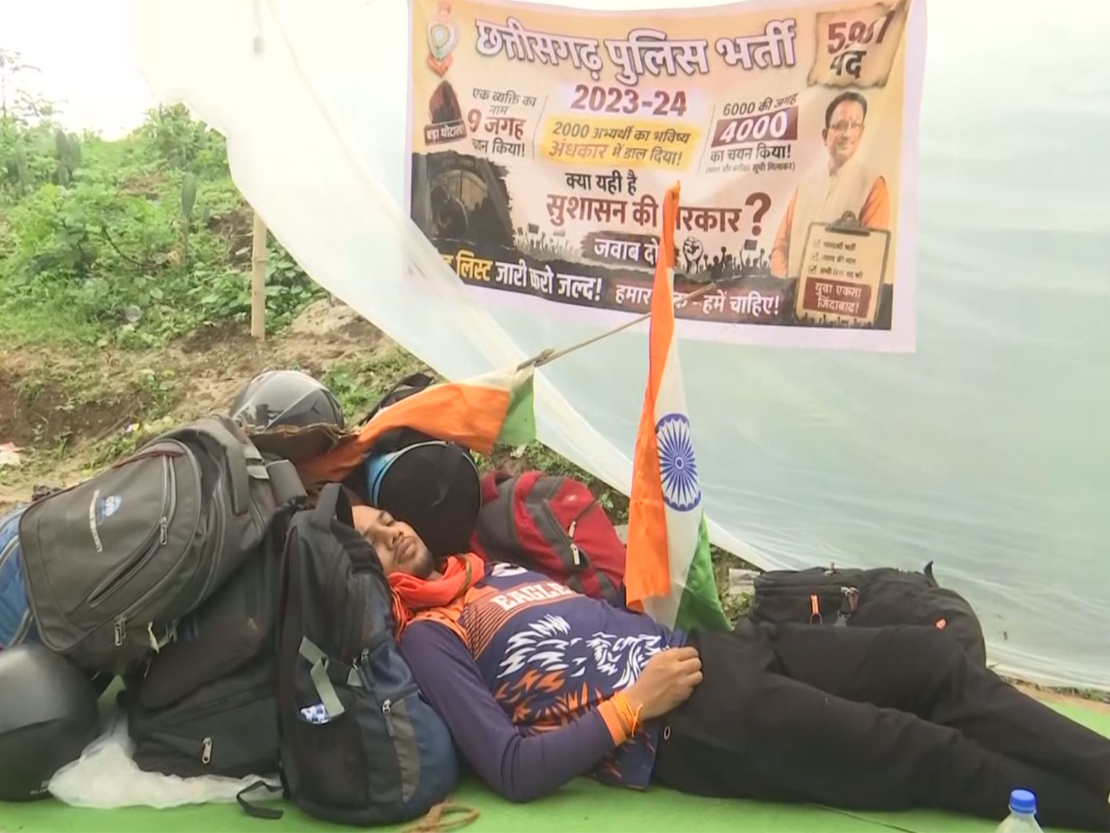 A police aspirants protest for second list, seek filling of 1,940 vacant posts (Photo/ANI)