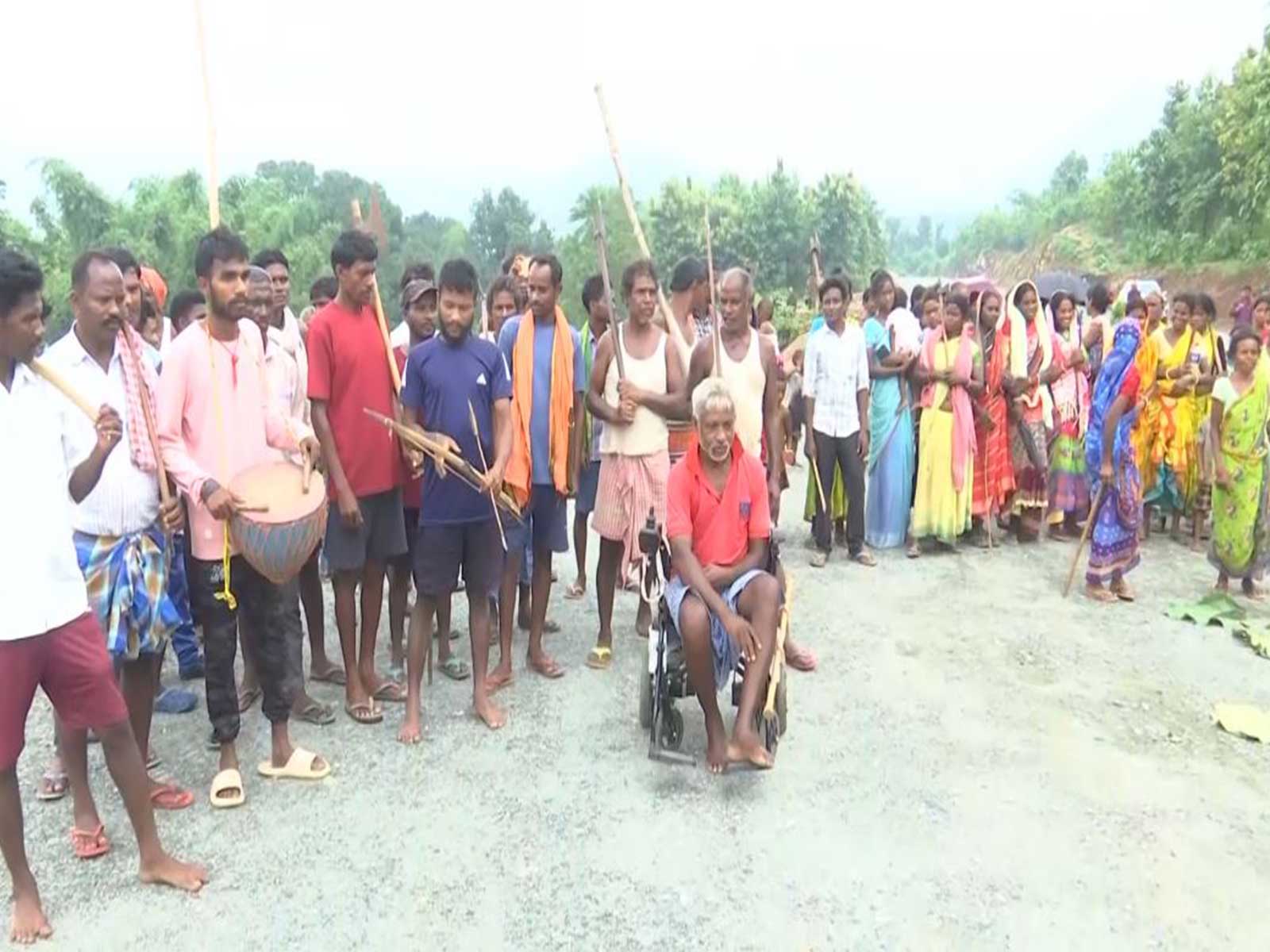 Villagers ready with lathis, vow to block Devendra Mahto's yatra (Photo\ANI)