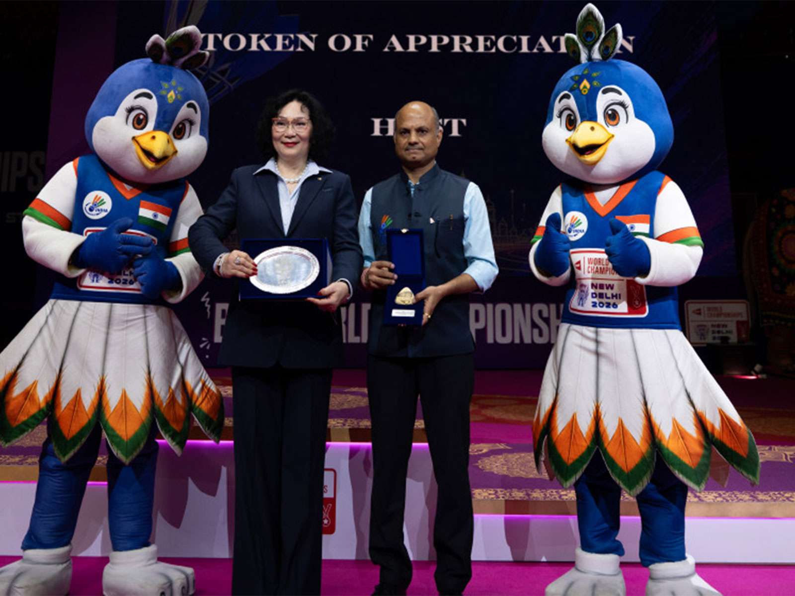 BWF President Khunying Patama Leeswadtrakul (L) with BAI General Secretary Sanjay Mishra (Photo: BWF) 