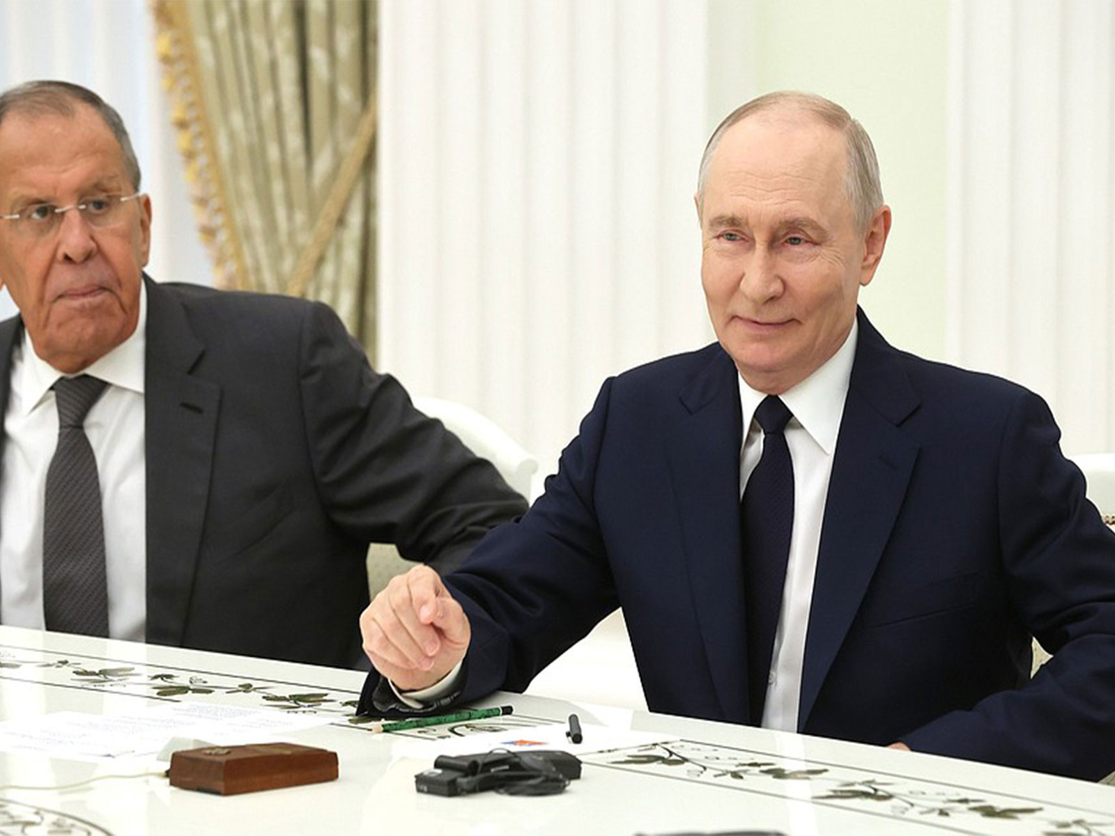  Russian President Vladimir Putin with Foreign Minister Sergey Lavrov (Photo/Kermlin)