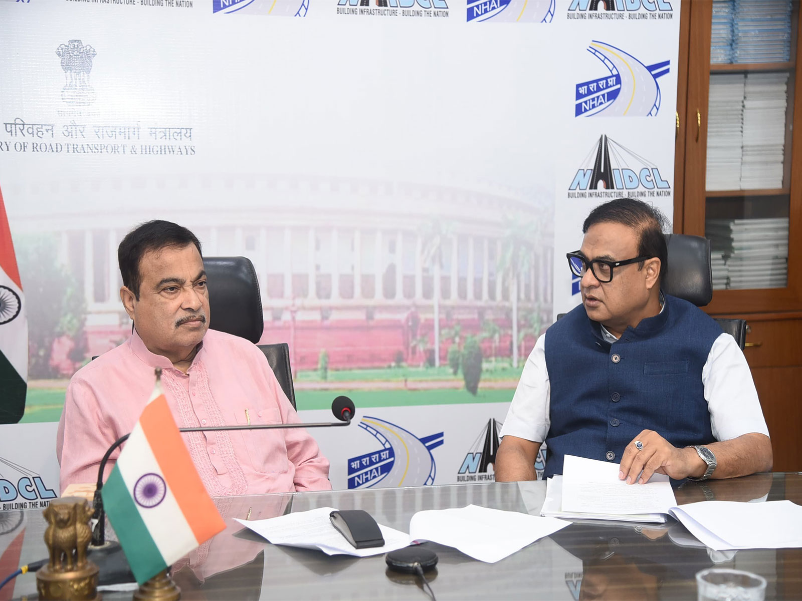Union Minister Nitin Gadkari and Assam CM Himanta Biswa Sarma (Photo: x/@himantabiswa)