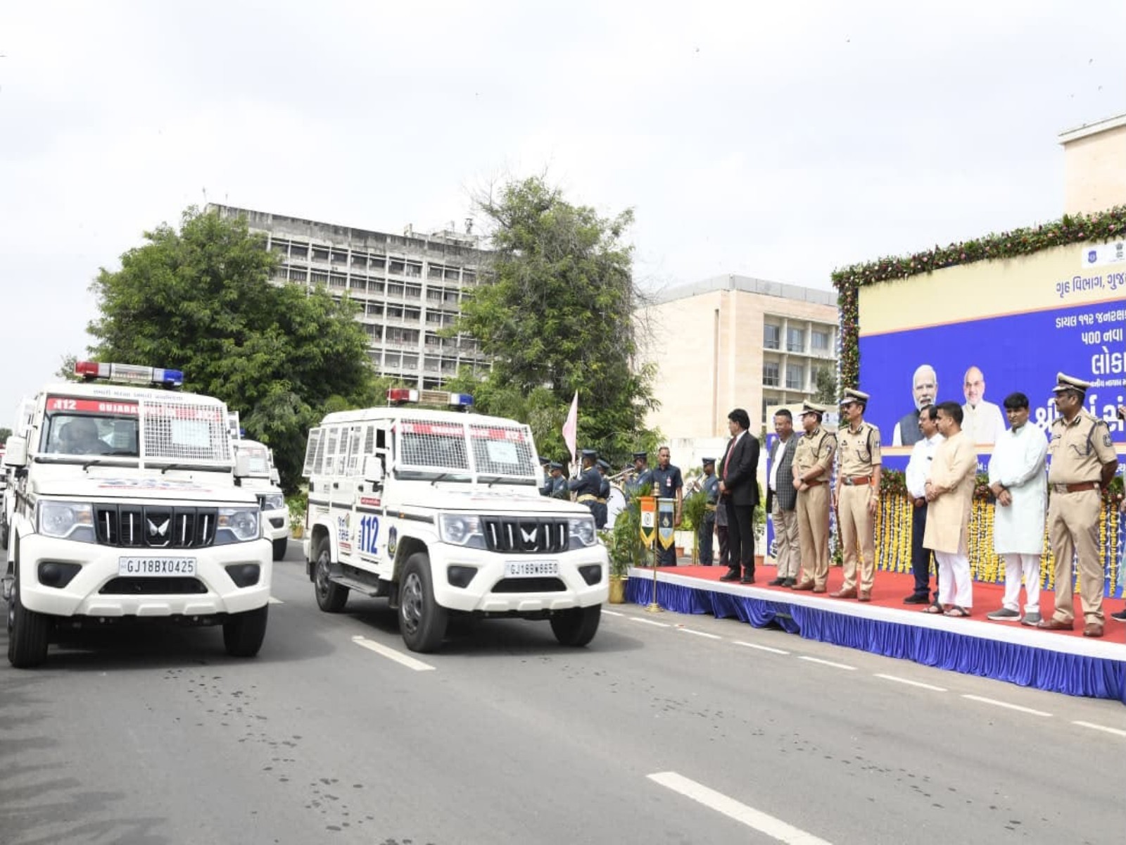 Gujarat Dy CM Harsh Sanghavi flags off 500 new 112-Janrakshak vehicles (Photo/Gujarat CMO)